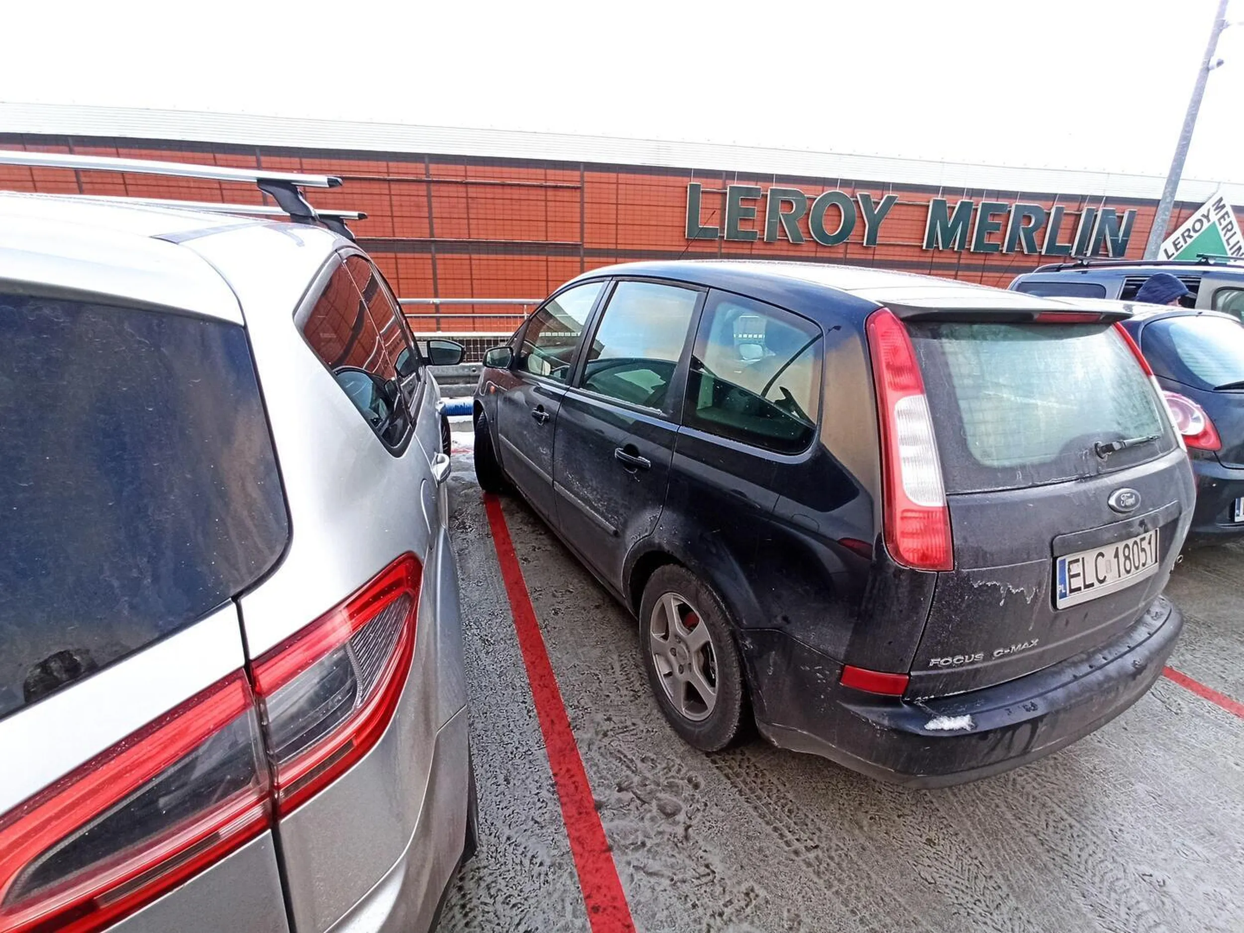 Mamusia nie mówiła, że nie wyjeżdżamy za linie?