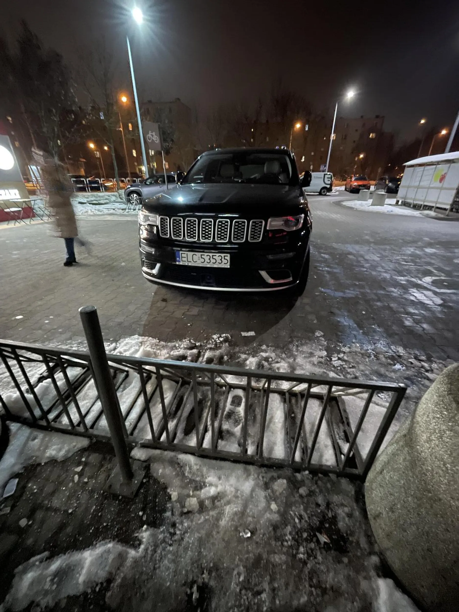 Głupa babo nie parkuje się na miejscu nie przeznaczonym do tego