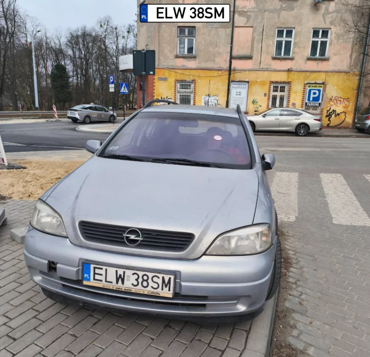 Kolejny agent na obserwacji tylko, że miejsc w zakładzie psych. nie ma.