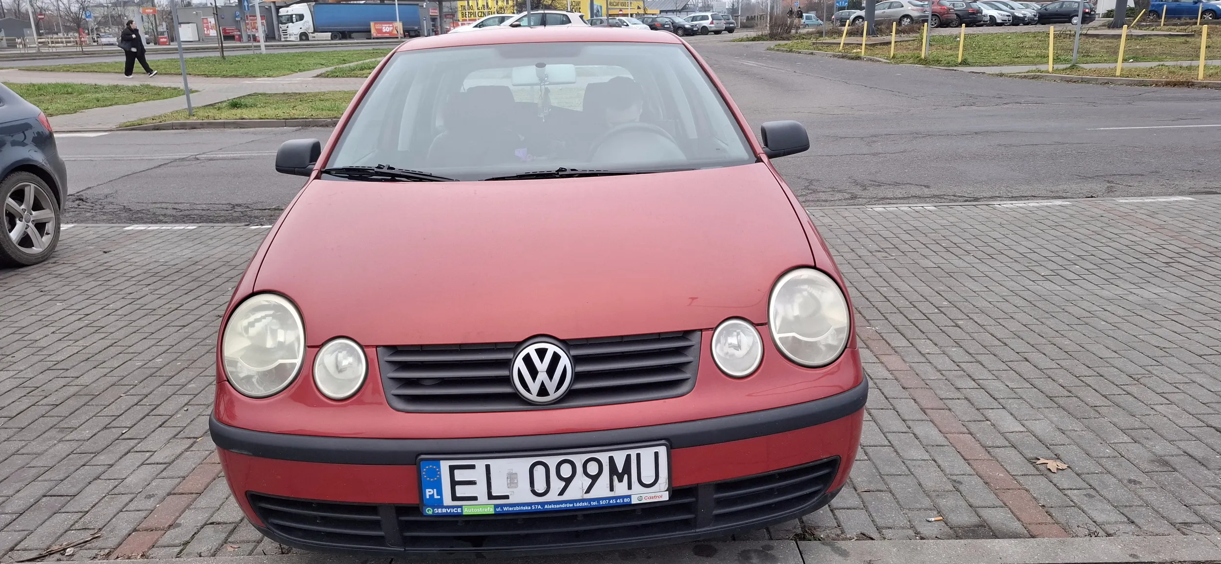 Kierowca czarny chyba z rumuni, a auto to wehikuł tajemnic