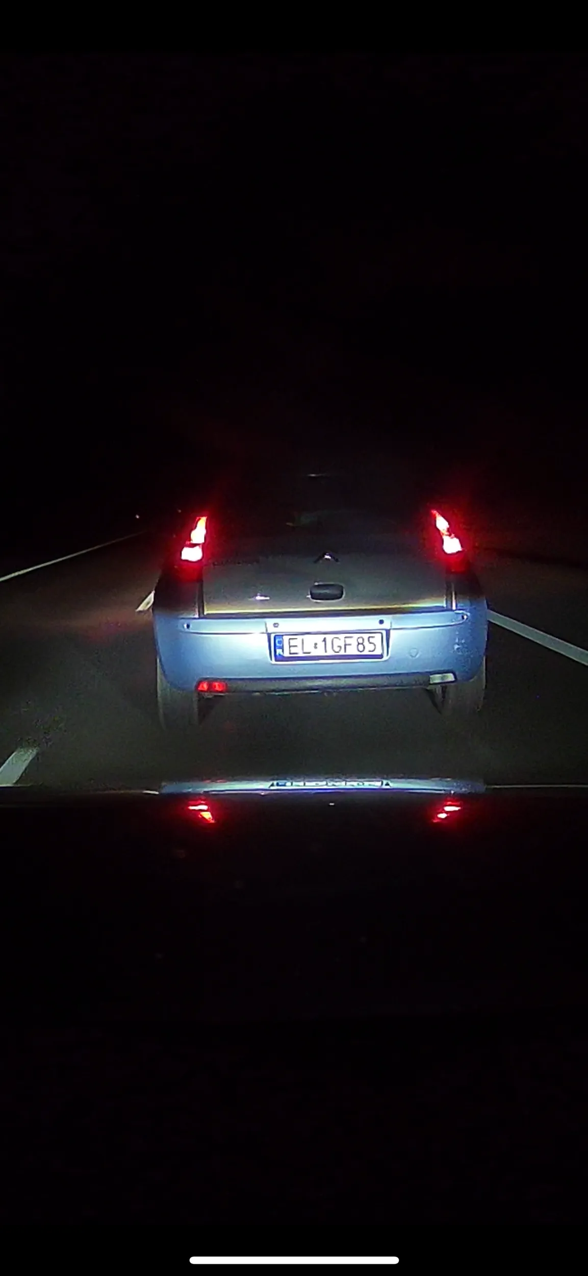Uwaga na dziwaka, jedzie 60km/h poza zabudowanym a jak się chce go wyprzedzić to nagle przyspiesza