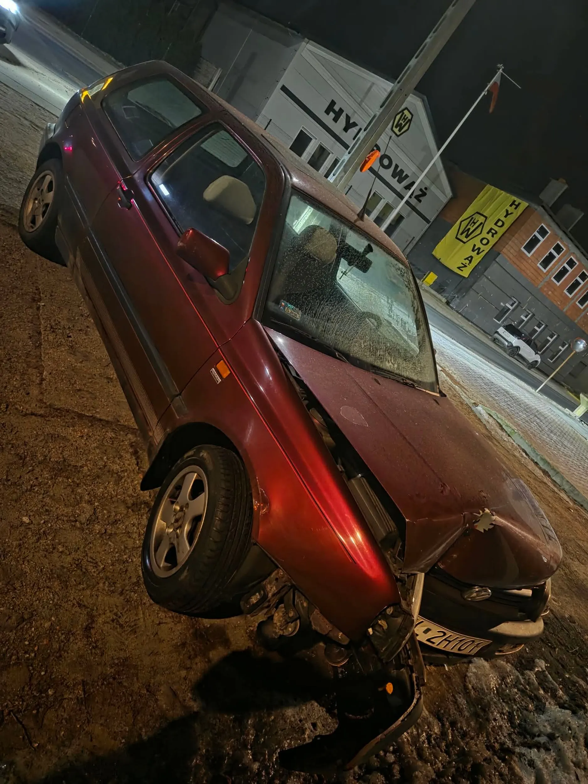 Uszkodził sygnalizator i uciekł z miejsca zdarzenia