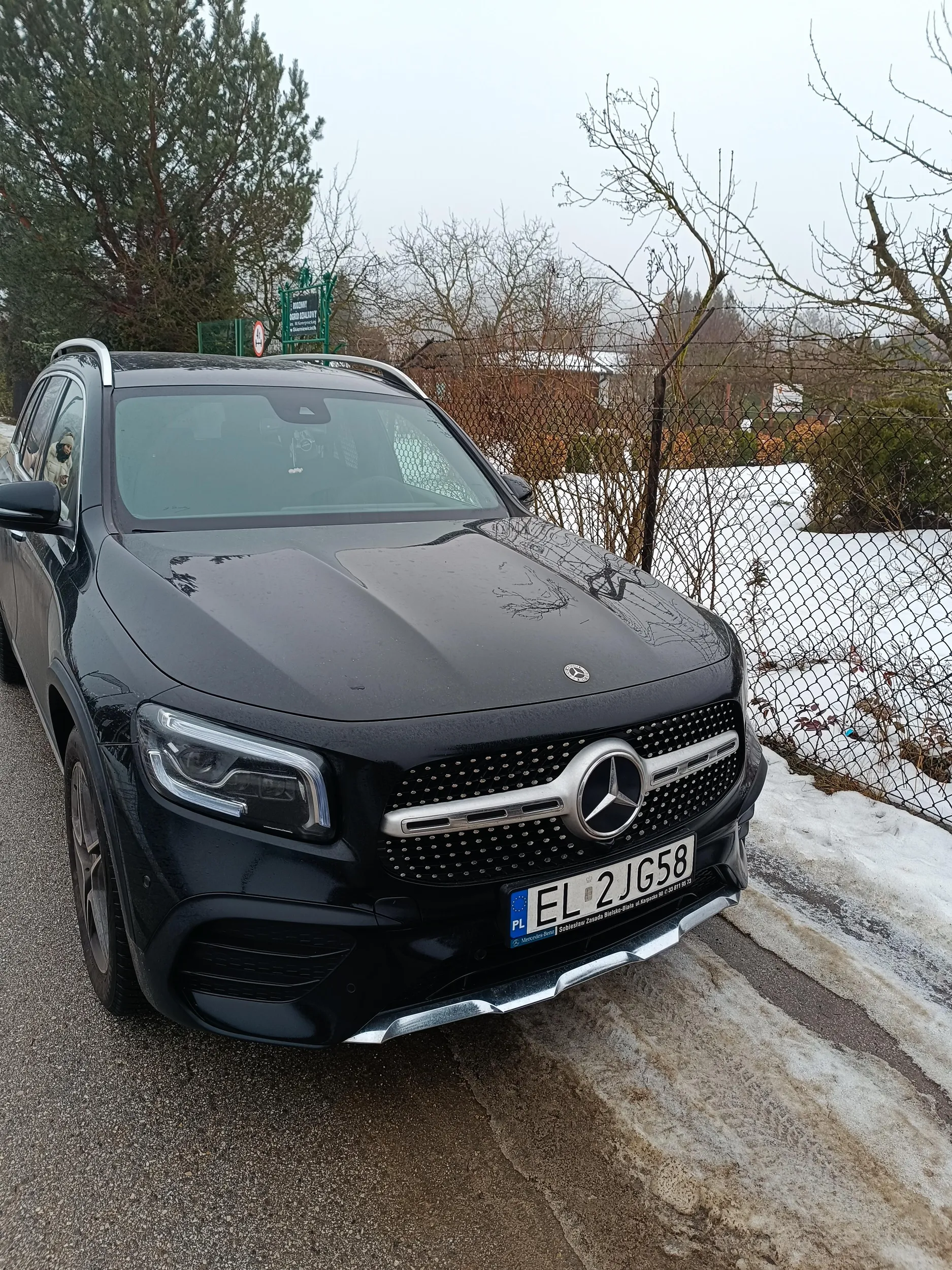 Baran nie umie jeździć ochlapuje ludzi, nie omija kałuży.