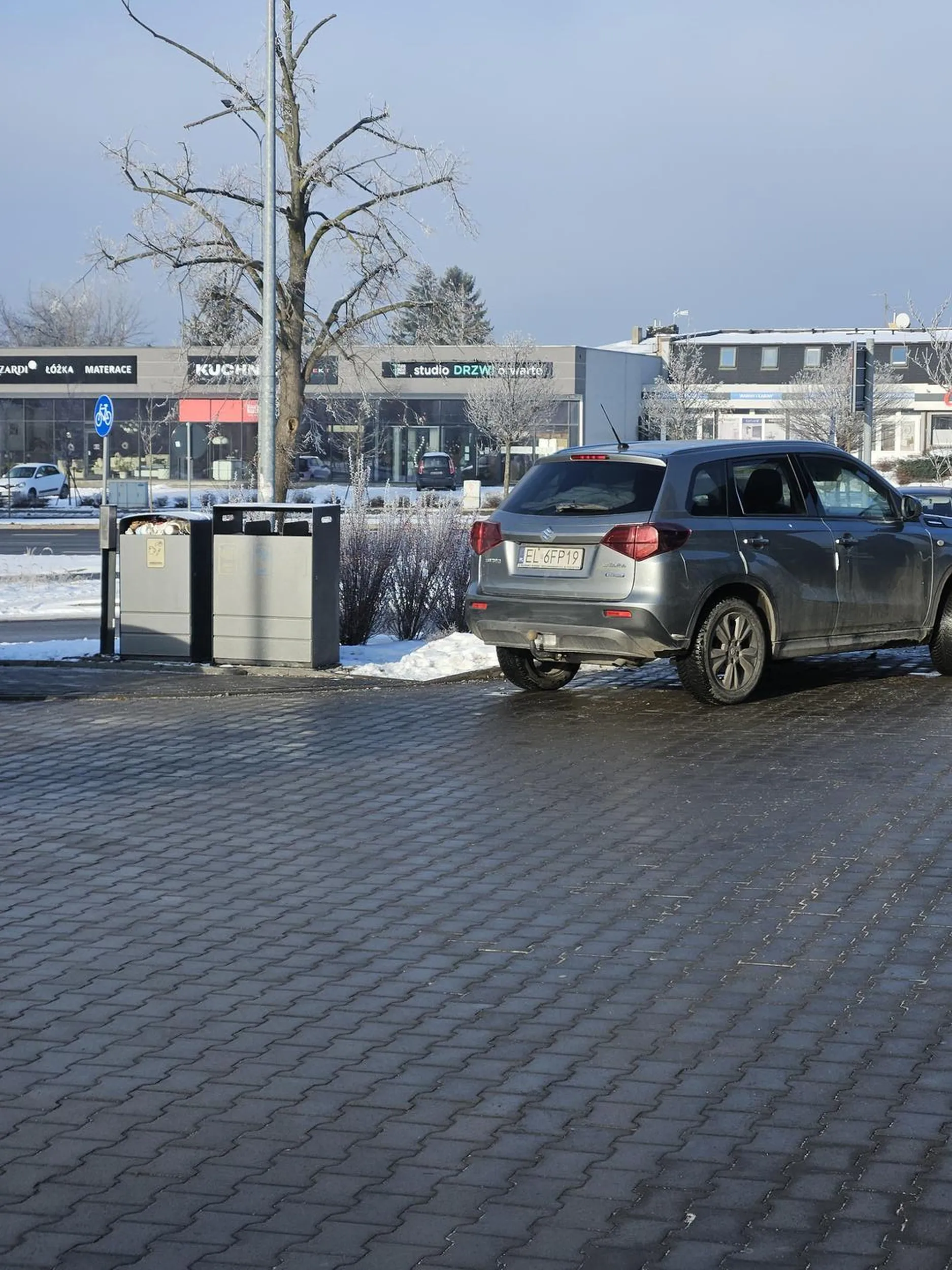 Do środka Lidla jeszcze wjedź