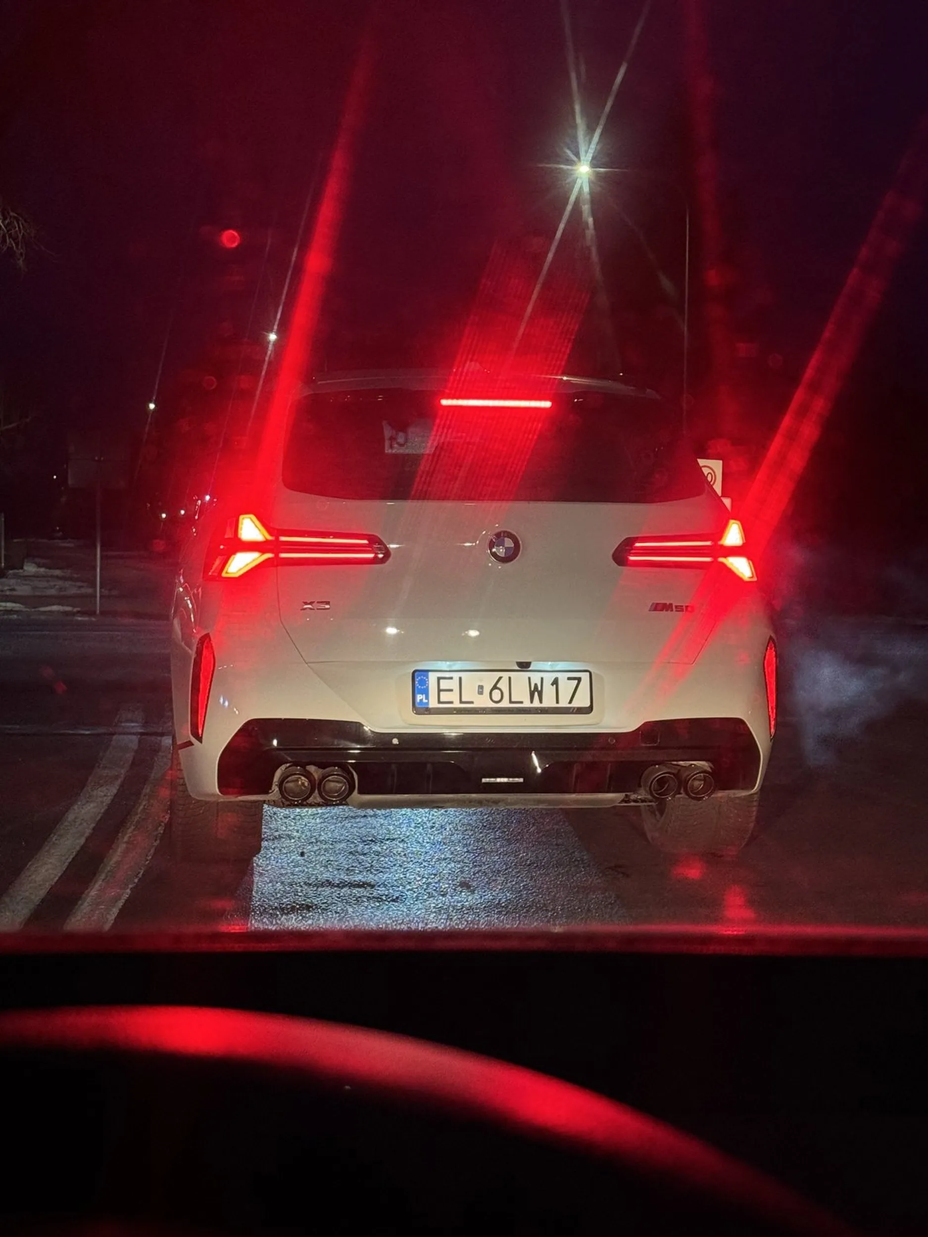 Niby pan z miasta a czytać nie potrafi na stopie trzeba się zatrzymać a nie tylko zwolnić.