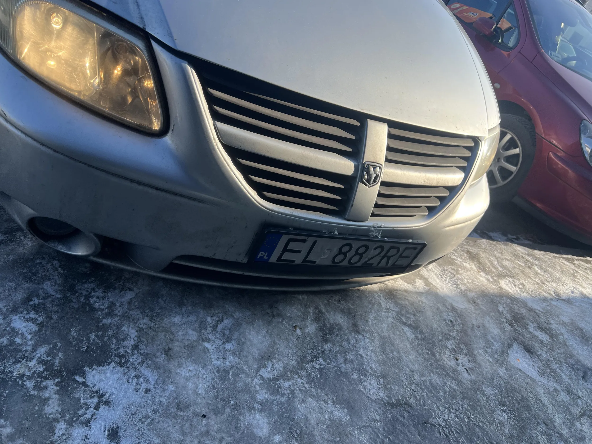 bardzo niemiły i niekulturalny pan, chociaż na miano pana to trzeba mieć wygląd i pieniądze. przestrzegam szczególnie przed kobietami- facet jest wyjątkowo agresywny i wulgarny.