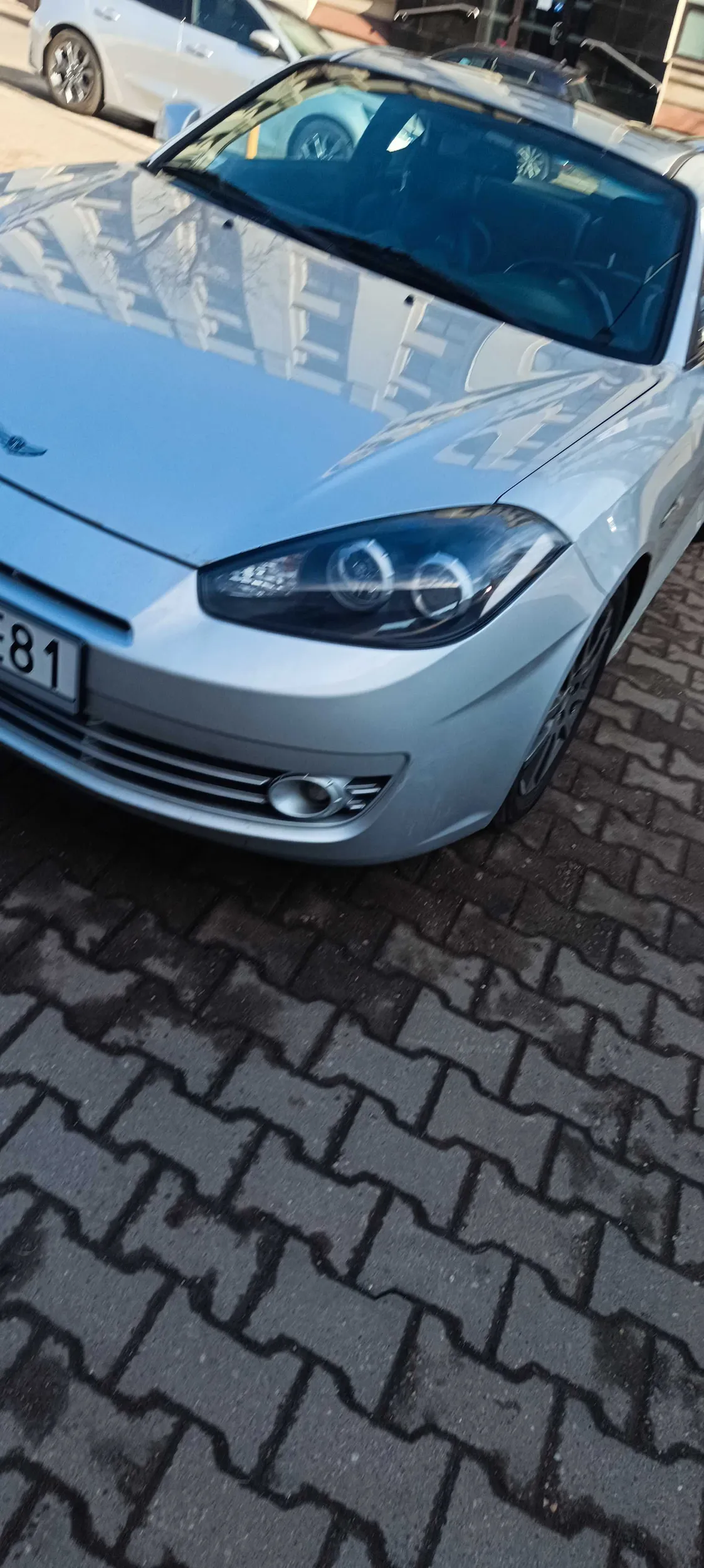 Chłop nie potrafi parkować pod FitFabric przy Kilińskiego. Uważać na niego.