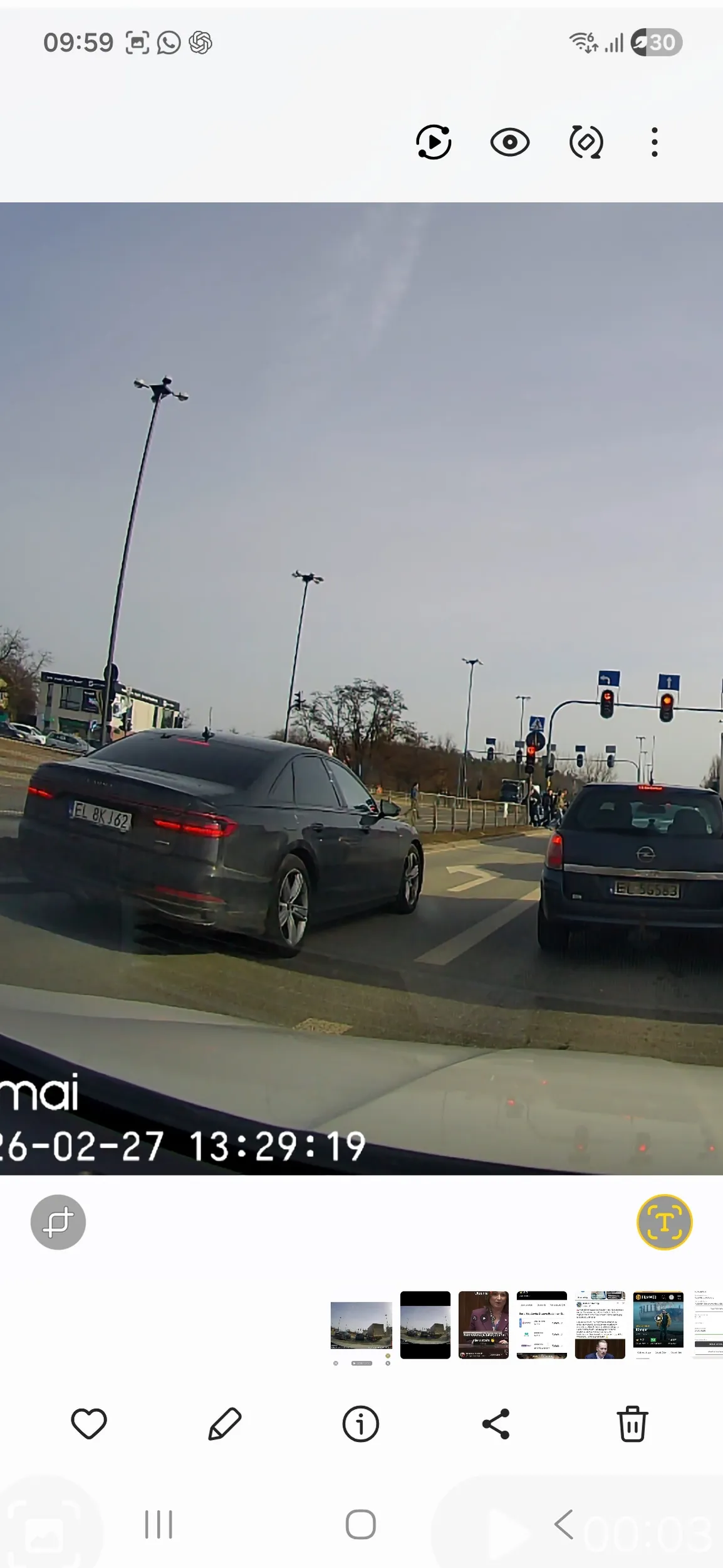 Pana łodziaka  przepisy nie obowiązują i nie chce mu sie czekać na pasie do jazdy na wprost....