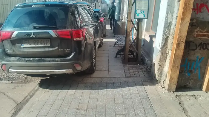 Duży może więcej? Niech zatem zapłaci więcej za zastawianie chodnika.