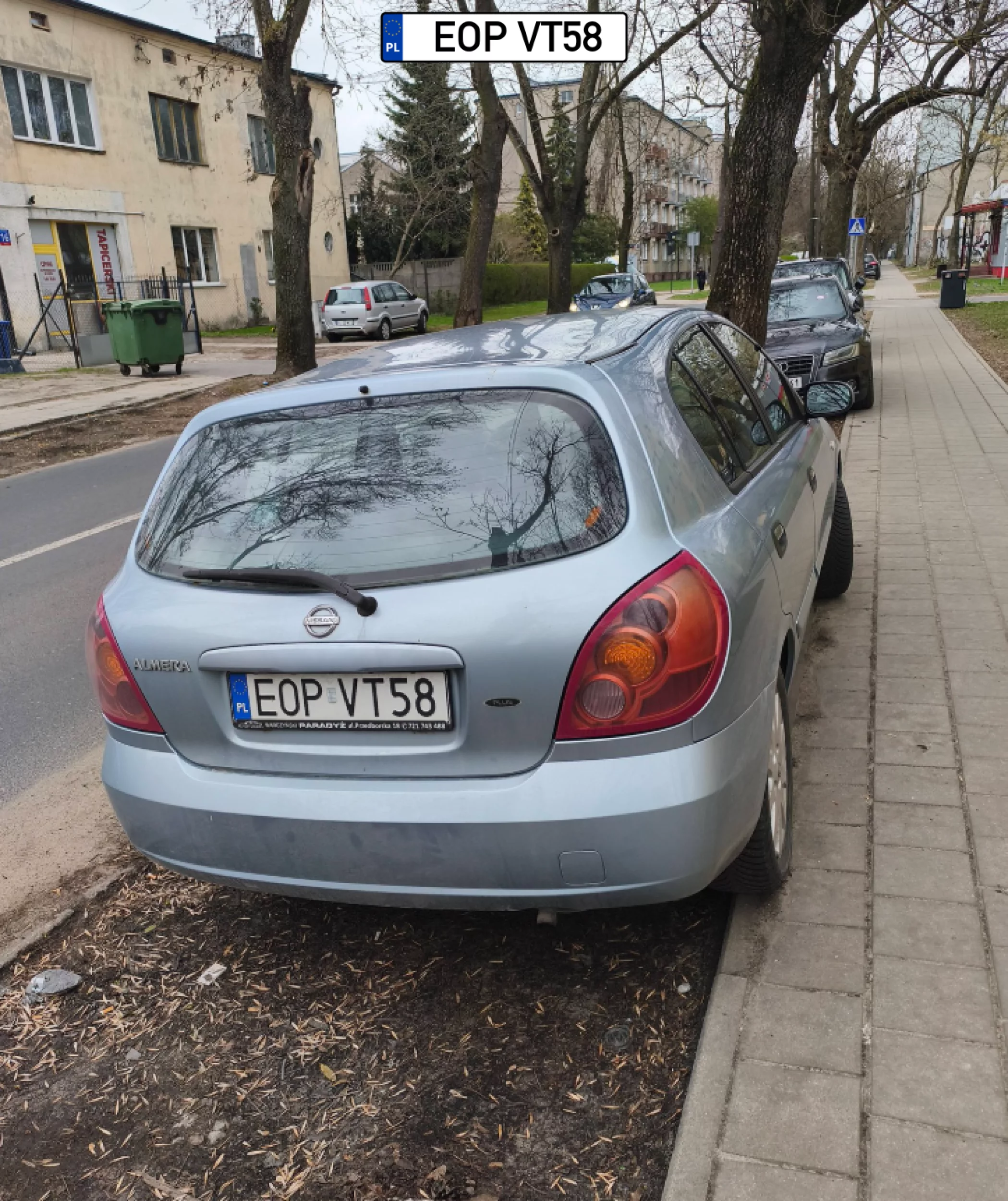 Ten to szczególnie uzdolniony kierowca. Zdawał w szkole specjalnej pewnie, a koledzy przed nim.