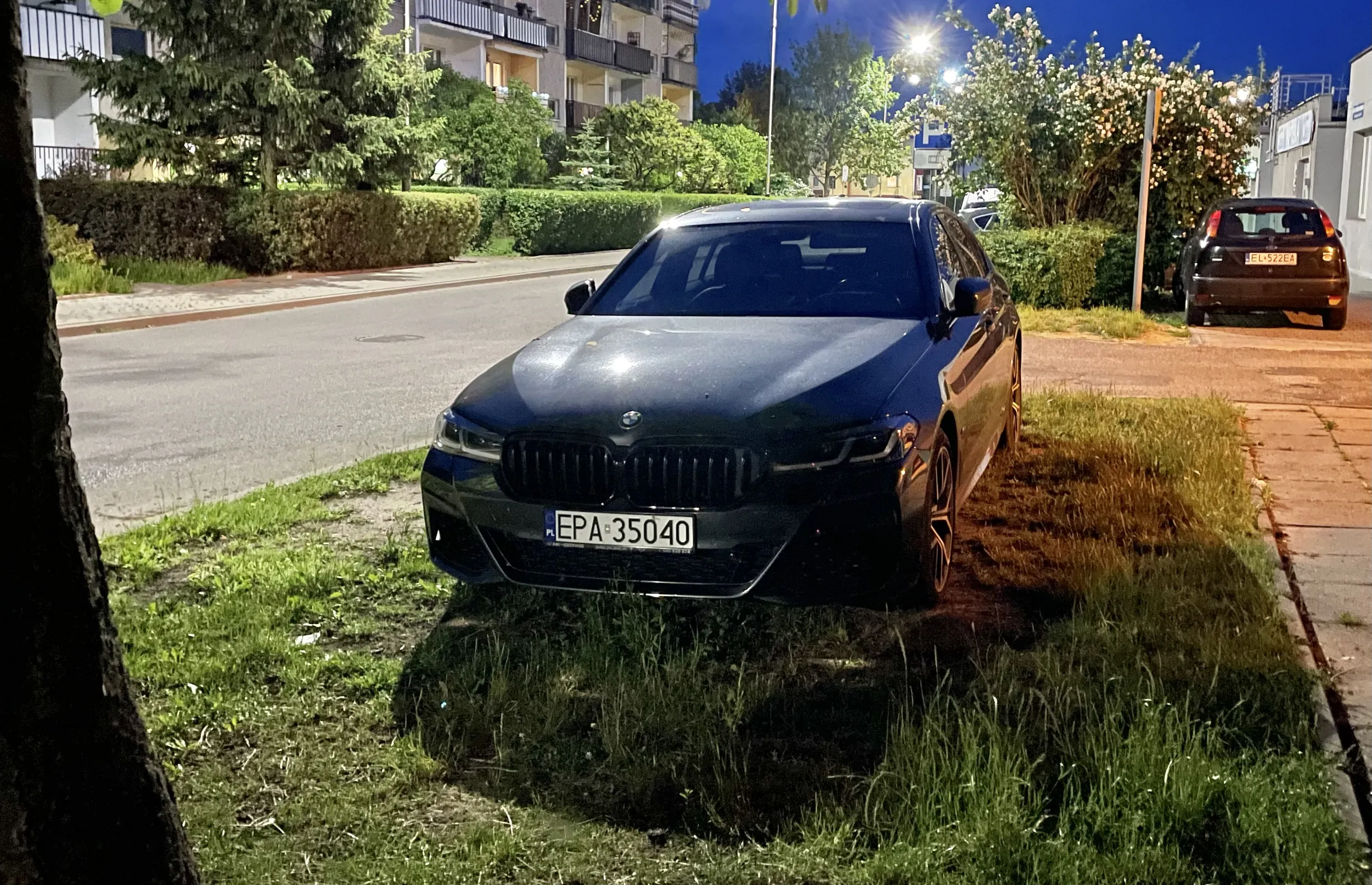 Ciężko było zaparkować 80m dalej w dozwolonym miejscu i przejść się.