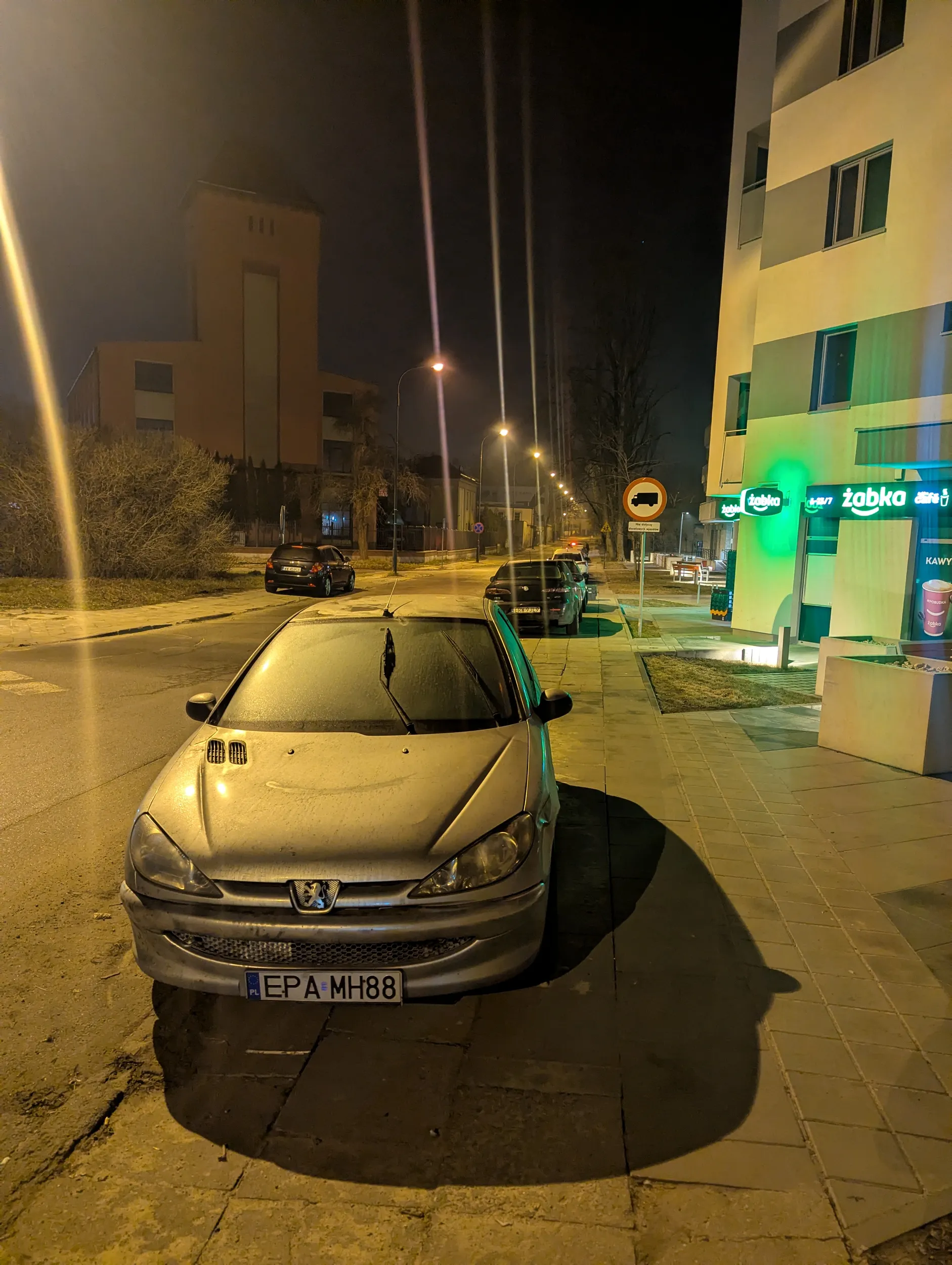 Jeżeli ktoś szuka swojego auta to stoi zaparkowane na rogu ulic Wólczańskiej i Skrywana w Łodzi.