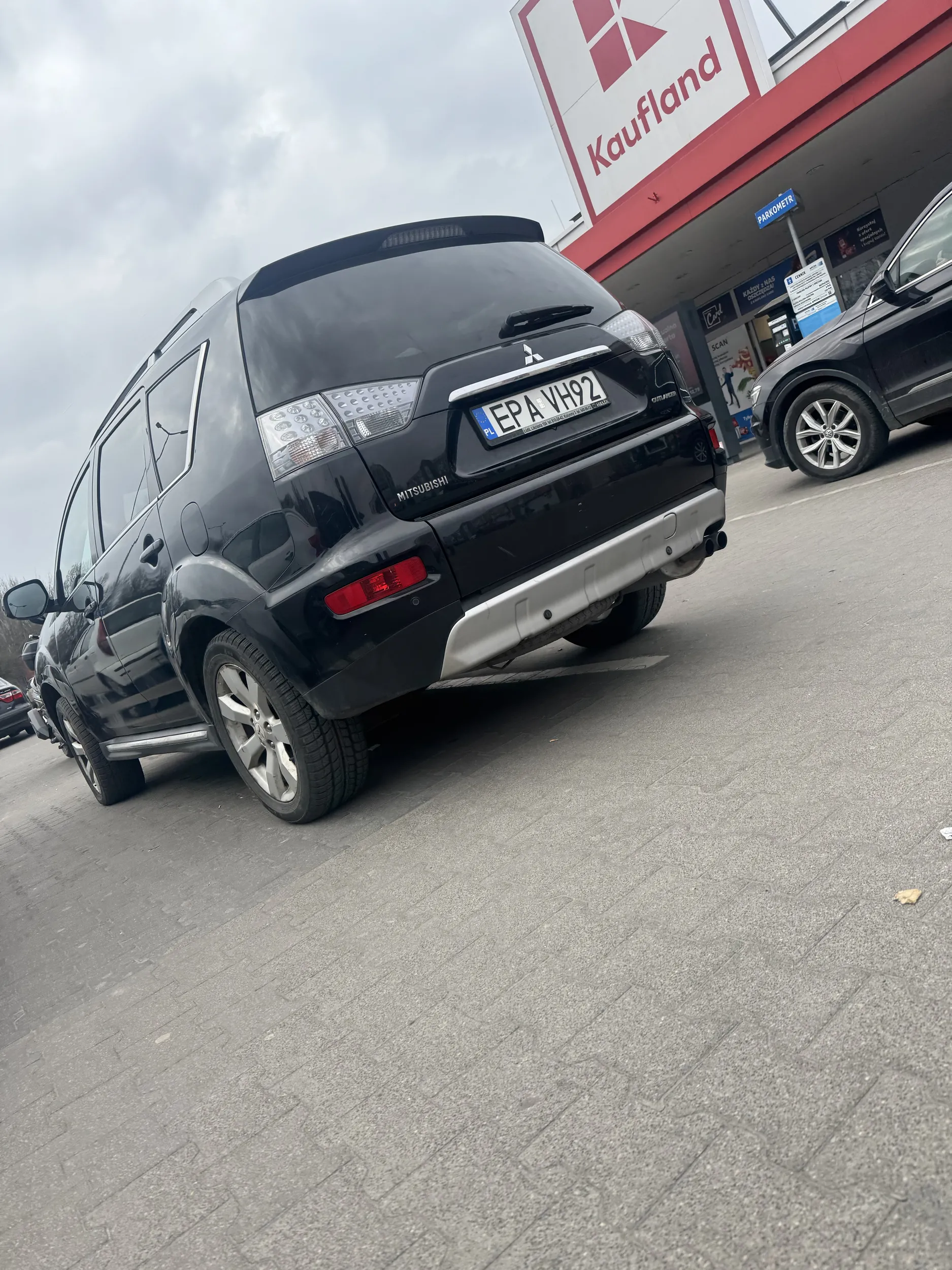 Staje tak jakby mógł wszystko