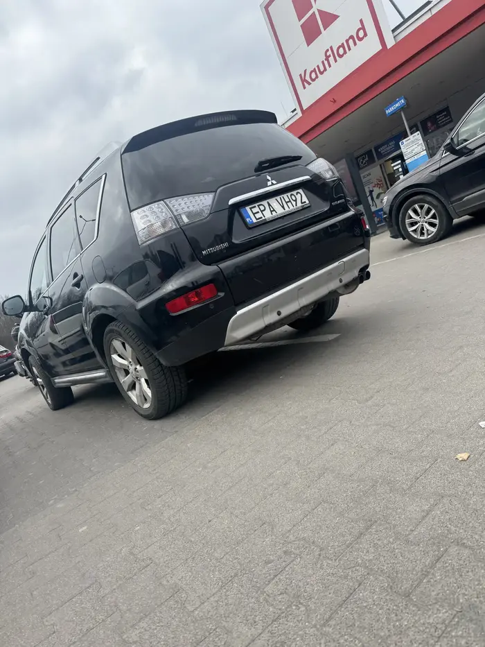 Staje tak jakby mógł wszystko