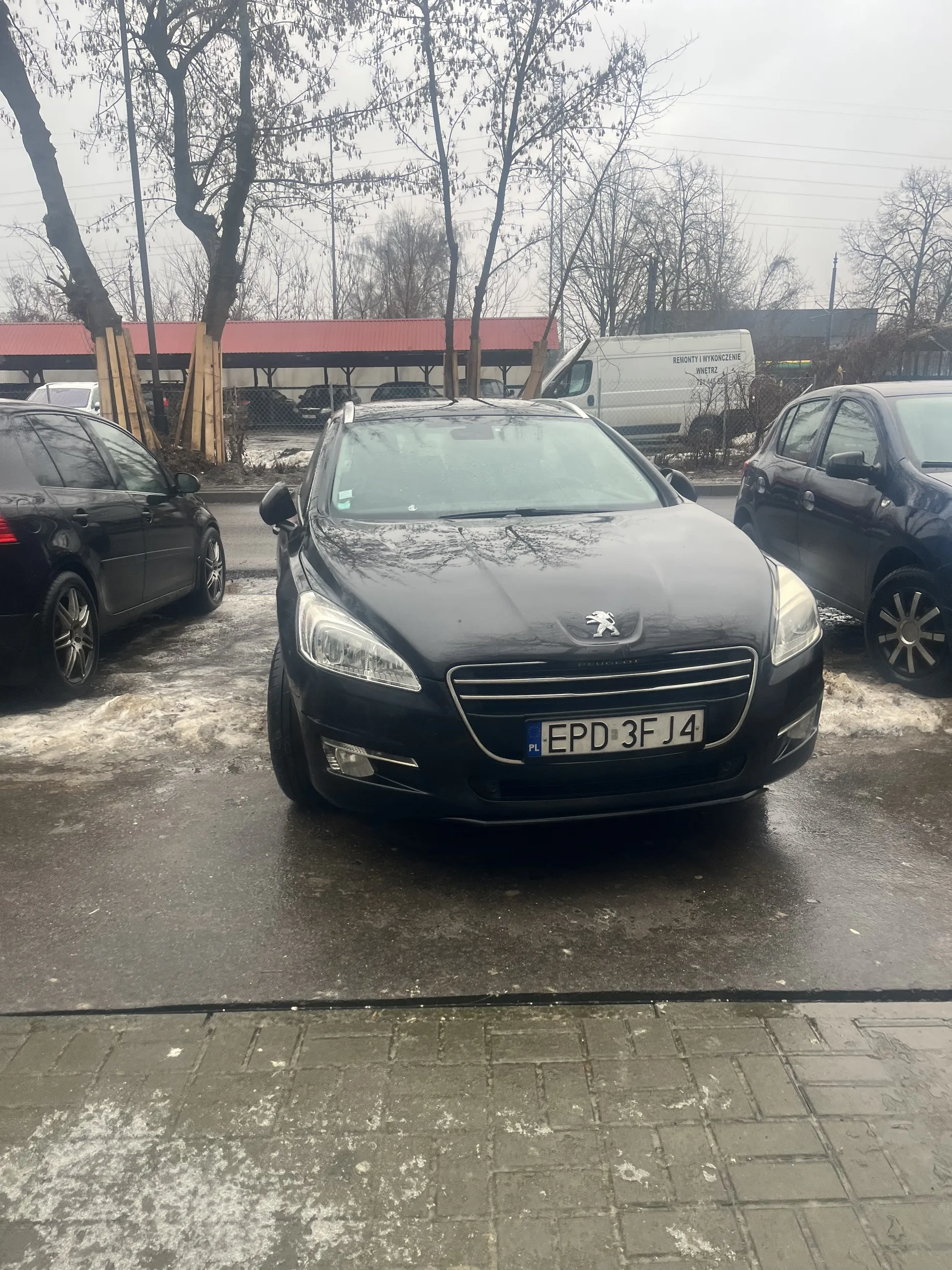 Gratuluję pomysłowości, No chyba że odrazu ktoś chciał zaparkować na klatce schodowej bloku…