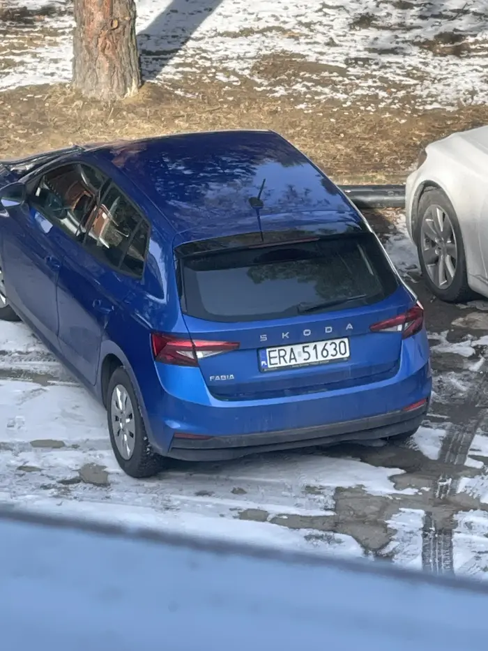 Szmata jeździć nie umie Potrąciła moją babkę na pasach I krzyknęła iii do grobu