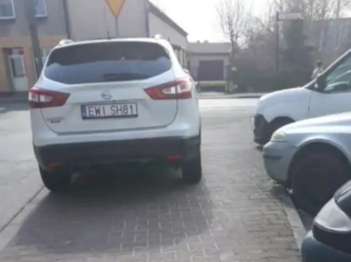 Widać że jeszcze nie nauczył się przepisów.