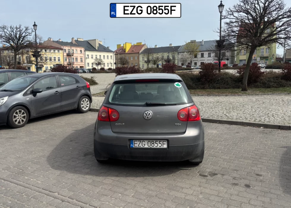 Gratuluję umiejętności parkowania, rozumiem zielony liść na szybie, ale bez przesady ku**a