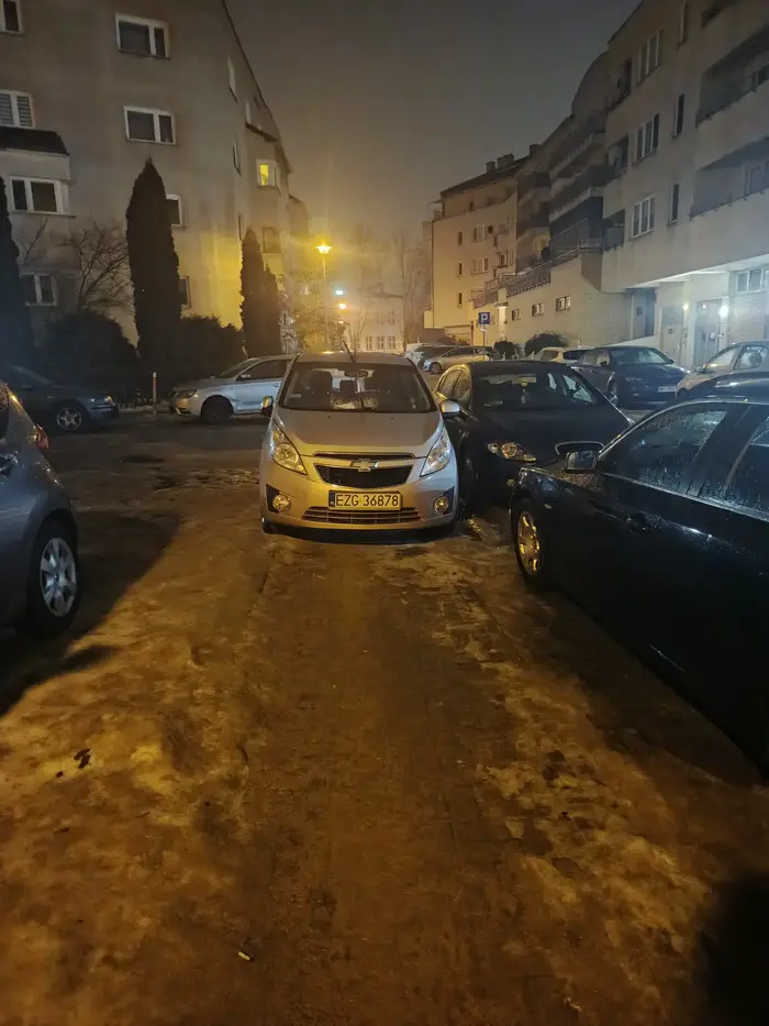 Bardziej na chodniku się nie da?