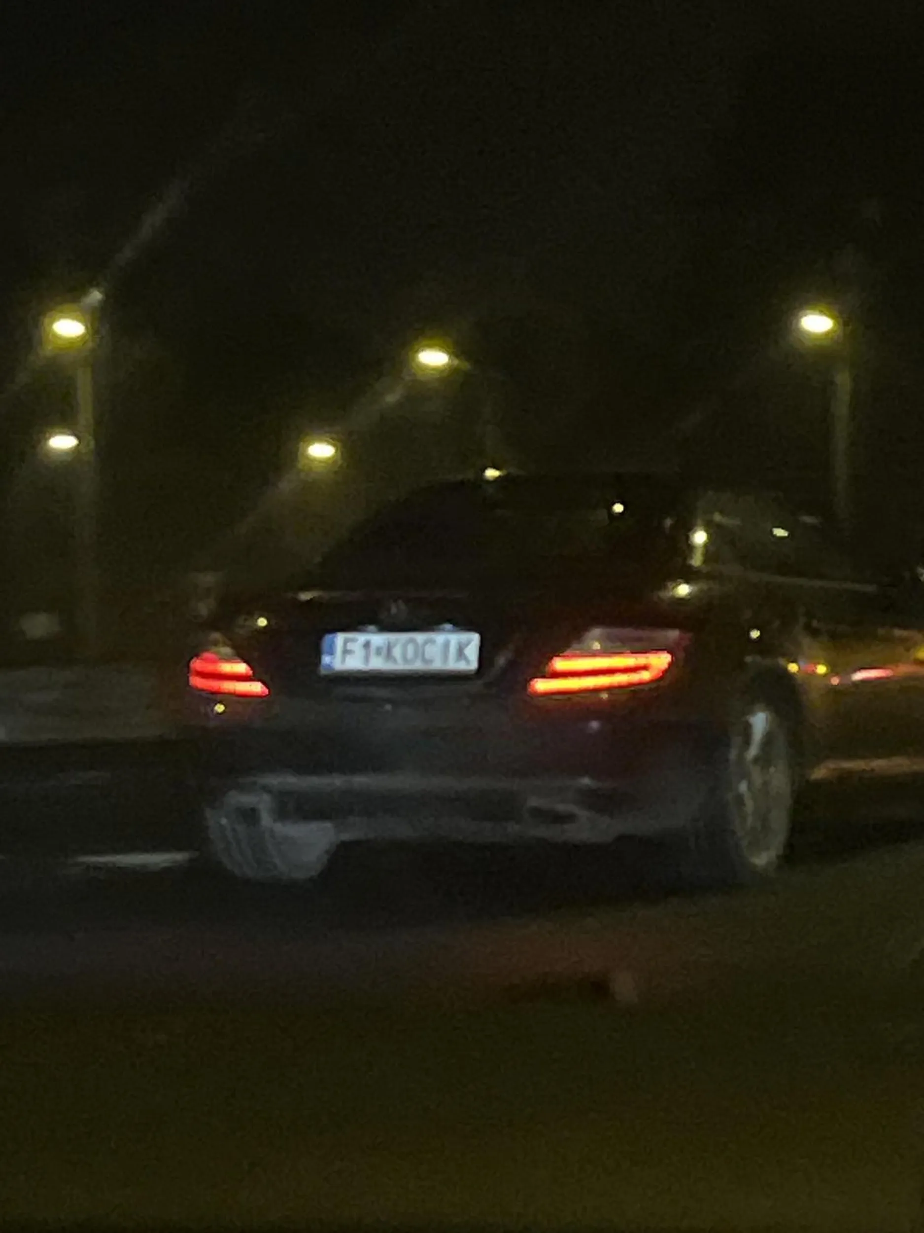 Weź wytrzeźwiej jak jeździsz bo mylisz pasy.