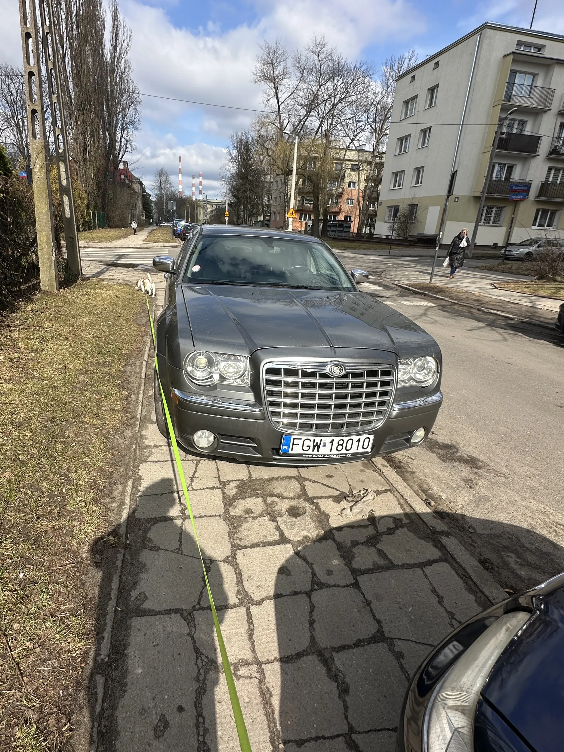 Następnym razem porysowany lakier pomoże w nauce parkowania skoro 4 karne kutasy nie nauczyły