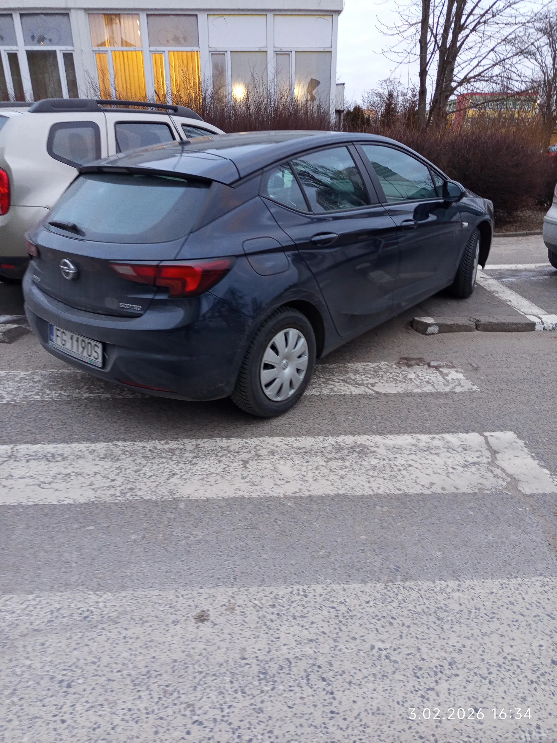 Parkowanie na przejściu dla pieszych ?