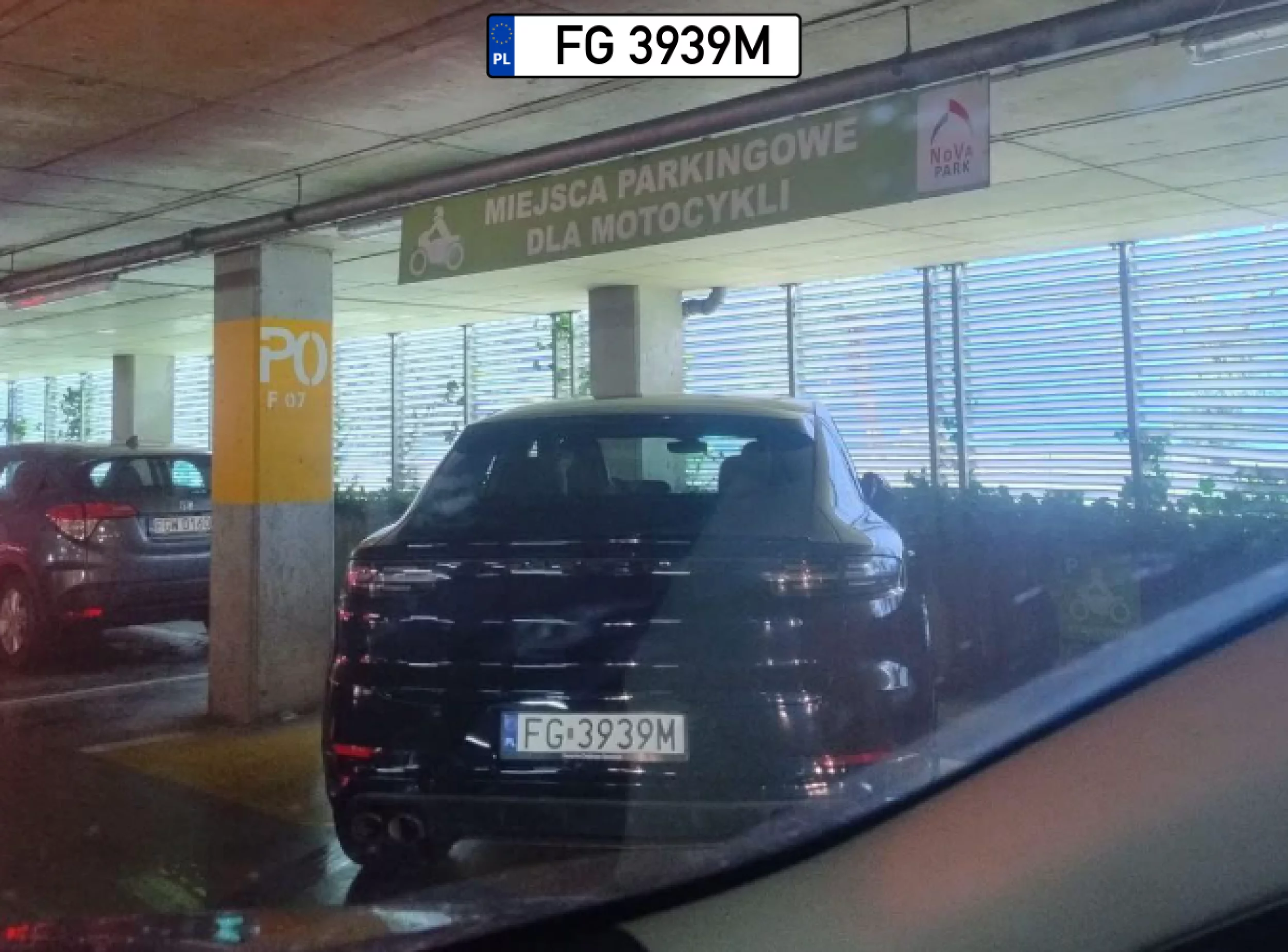 Miejsce dla motocykli. Może ma 4x2 co za przypadek