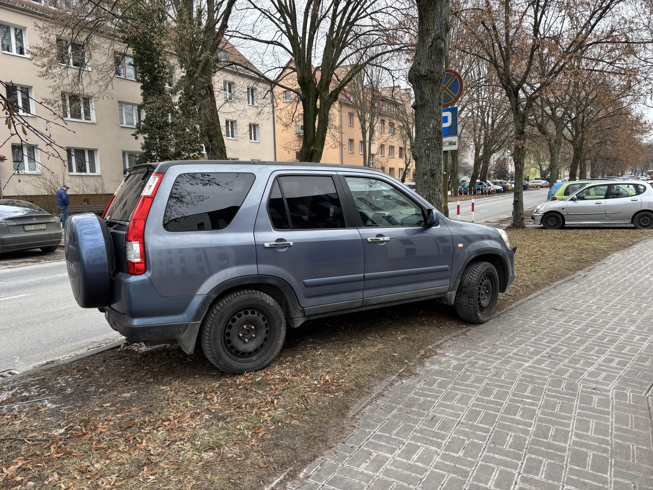 Bardzo nieładnie staje na miejscu gdzie nie jest do tego przeznaczona przestrzeń Poniżej wklejam zdjęcie