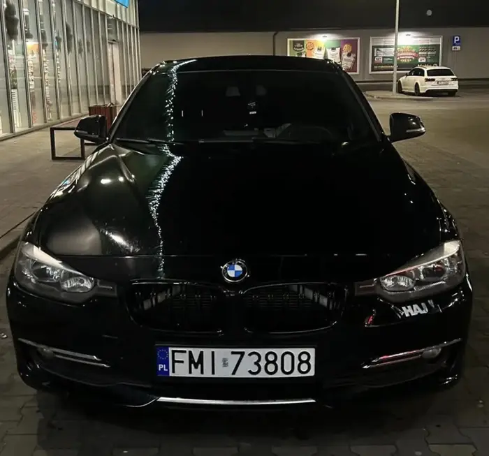 Paweł Grochala to kierowca rajdowy który Jeździ BMW seri 3 która ma kolor czarny. Ogólnie jest to groźny zawodnik bez nogi czy coś ale właśnie nie wiem czy bez hamulców że ma tylko gaz czy mu kikuta uwalili ale jest to groźny gangster który rozwozi temat po całym Gorzowie z Bartoszem zmarzlakiem … a nie sory on Lublin . Radzę uważać bo już grypsował pozdro