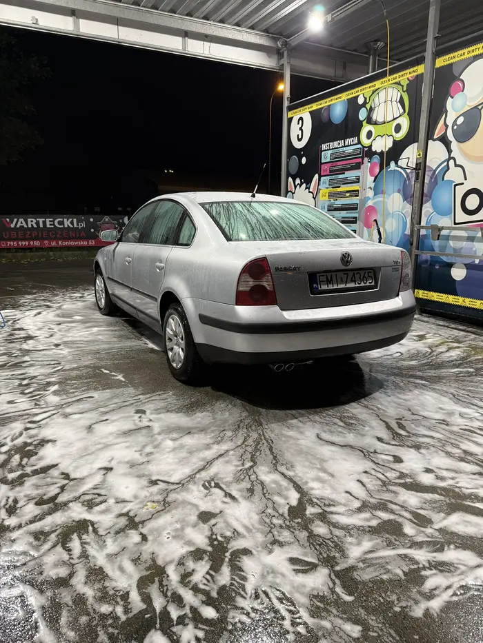 Wstrętny cham łysy jak chora Sosna się puszył i spuszczał nad tym szrotem blokując myjnię w Gorzowie