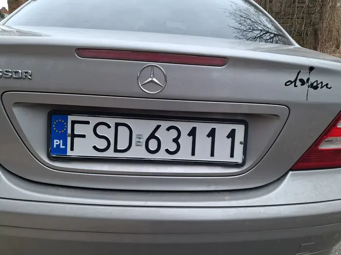 Dobrze jeździ tylko skręca jak patafian, na zakrętach tnie, ostatnio mnie stuknął,  ale i tak pozdrawiam kierowcę ?