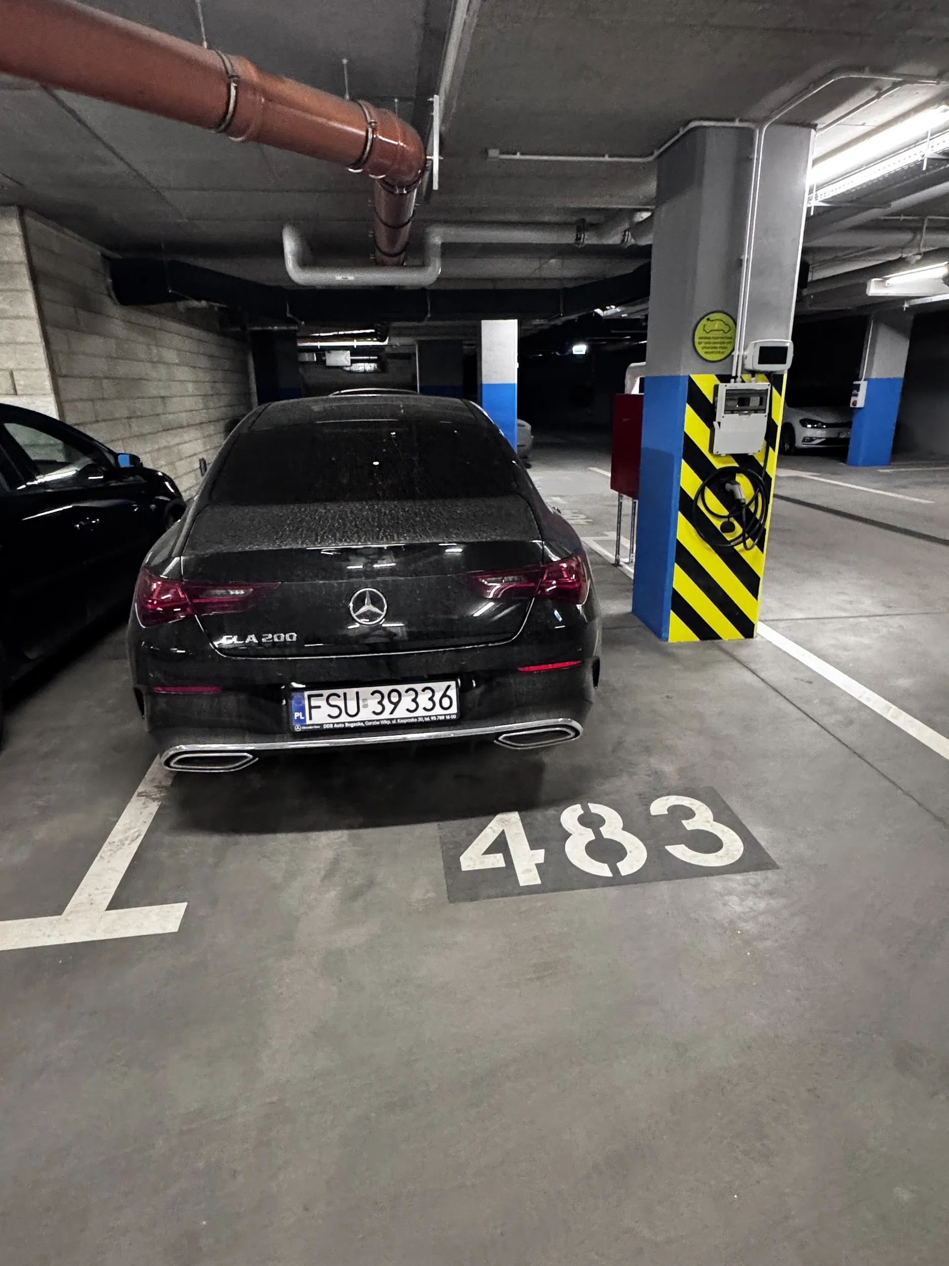 Gość ignorant który parkuje nie na swoim miejscu