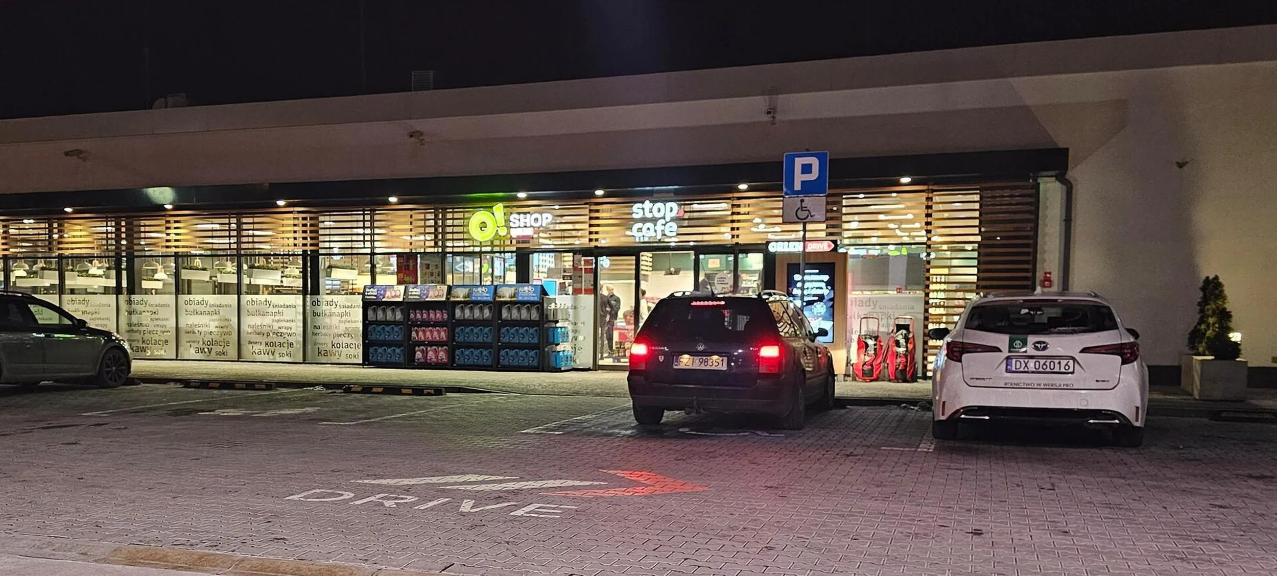 głąb parkuje na miejscu dla niepełnosprawnych