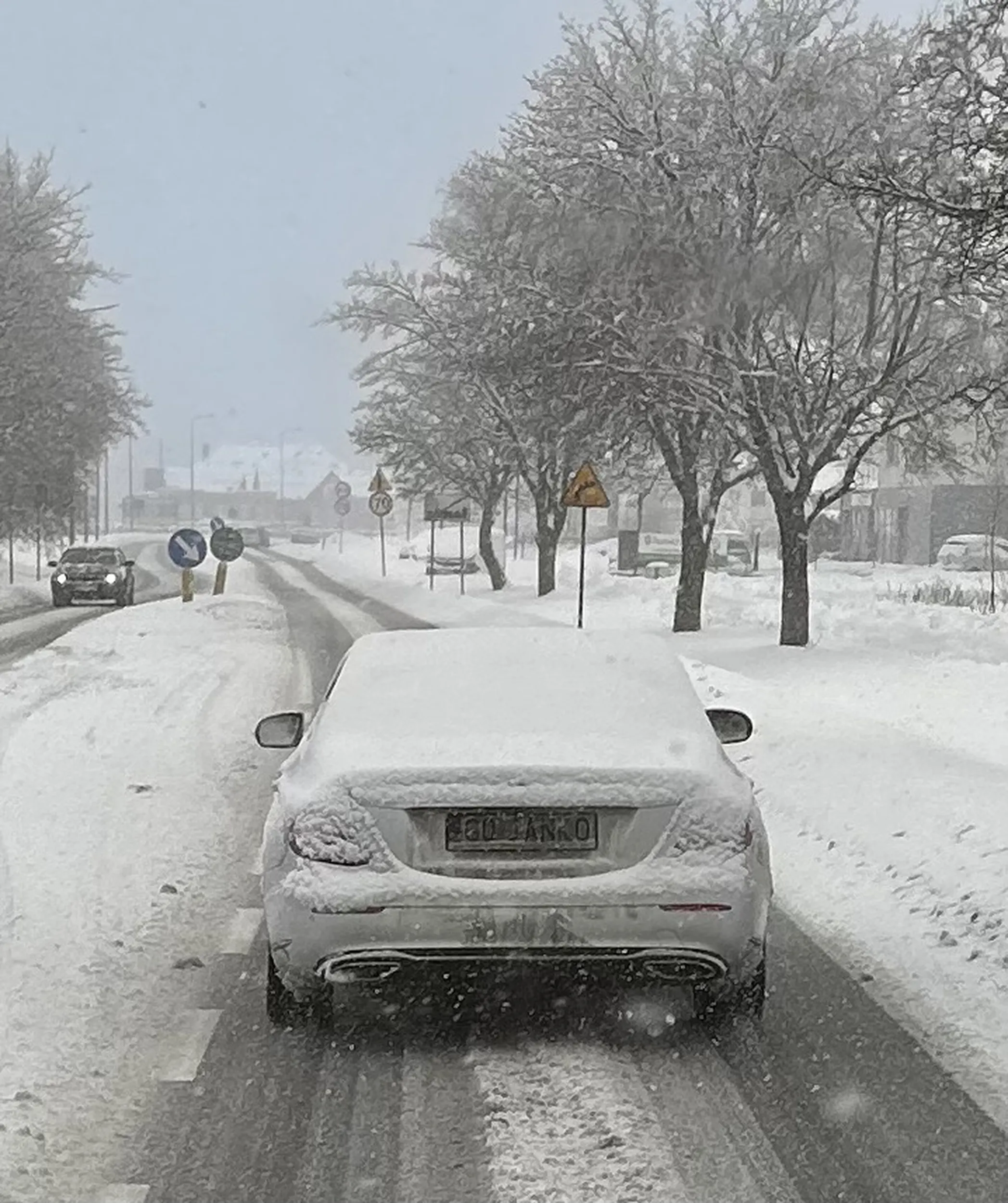 Oj Janko Janko. Kiedy masz urodziny? Kupię ci szczotkę do odśnieżania samochodu.