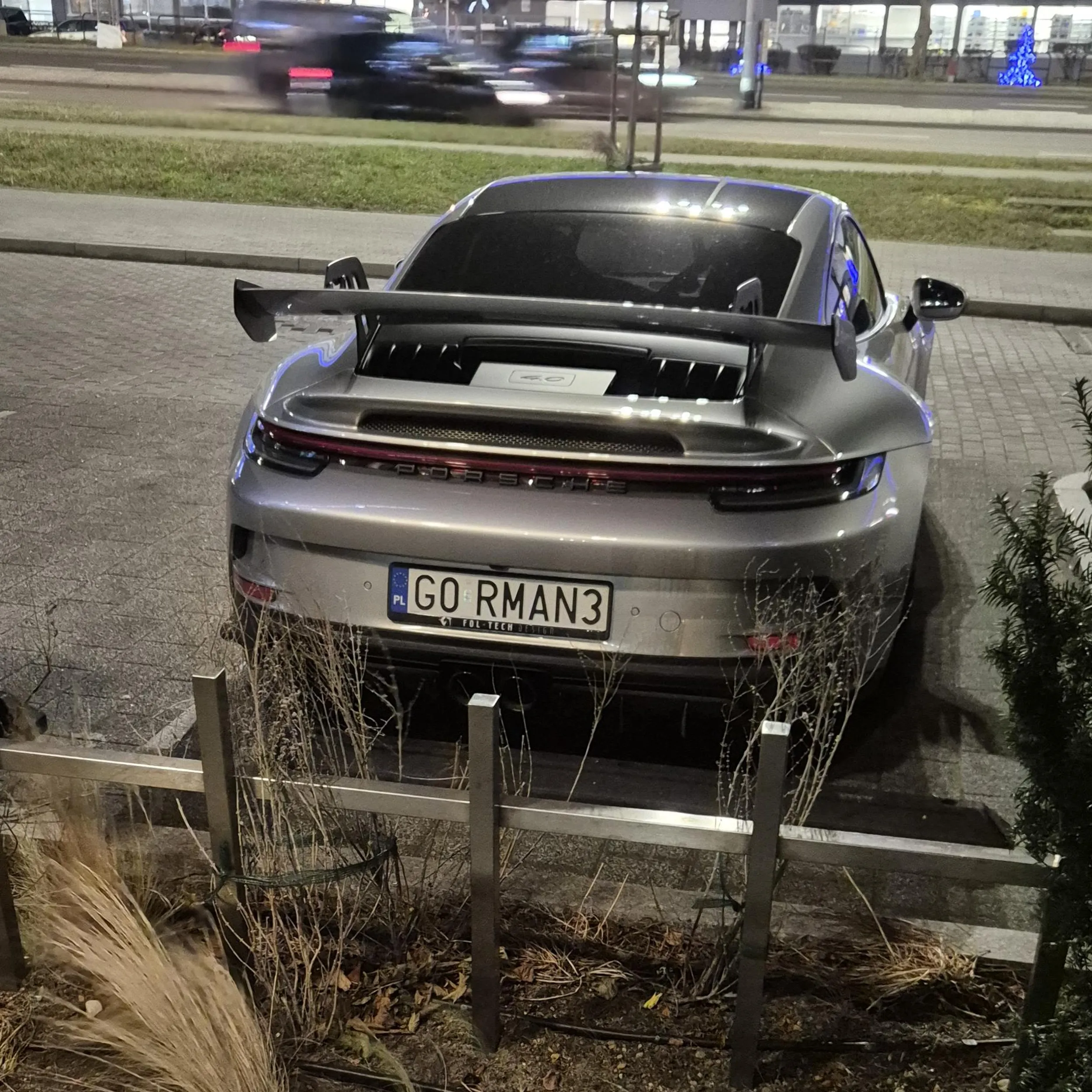 Pojazd notorycznie porusza się bez przedniej tablicy rejestracyjnej. Często widywany pod Oliva Business Center - Oliva SIX w Gdańsku pewnie bywalec City Fit.