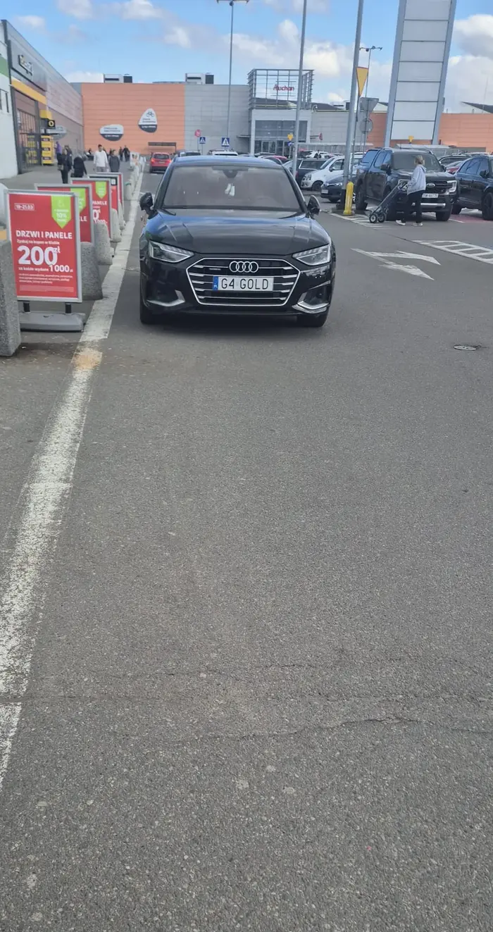 Nie ma to jak zaparkować przed samym wejściem do sklepu.