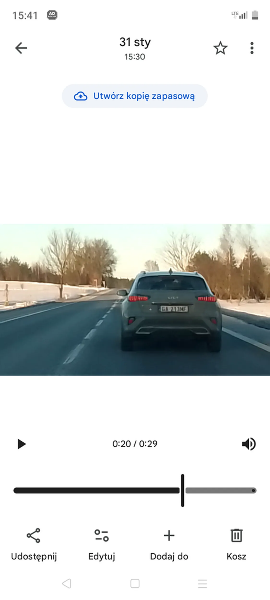 Chłop myśli że jest z policji, wyprzedzasz go nic mu nie robiąc chłop się o buża że go wyprzedziłeś i wali ci bez przerwy długimi zwlaniasz pokazujesz mu żeby zjechał żeby wyjaśnić co mu nie odpowiada to chłop przywali do 180 żeby zwiać, tak to jechał 70 na 90 i to go zbulwersowało że ktoś chciał jechać te 90 ??