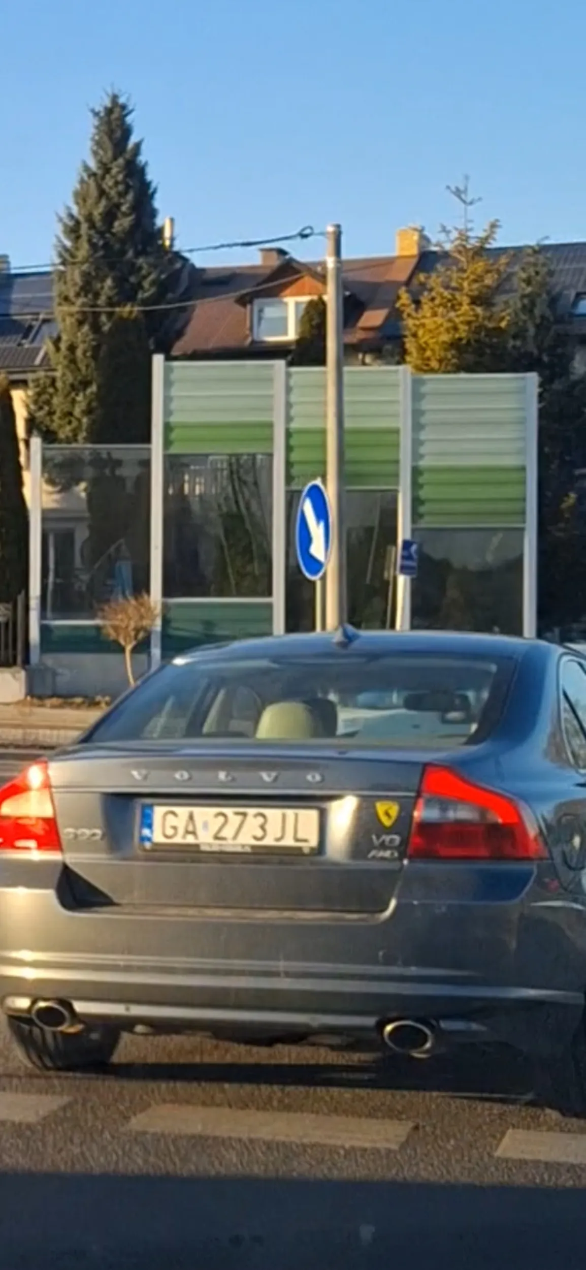 Jezdzi jak wariat zmienia pasy jak szalony bez kierunków jazda bus pasem