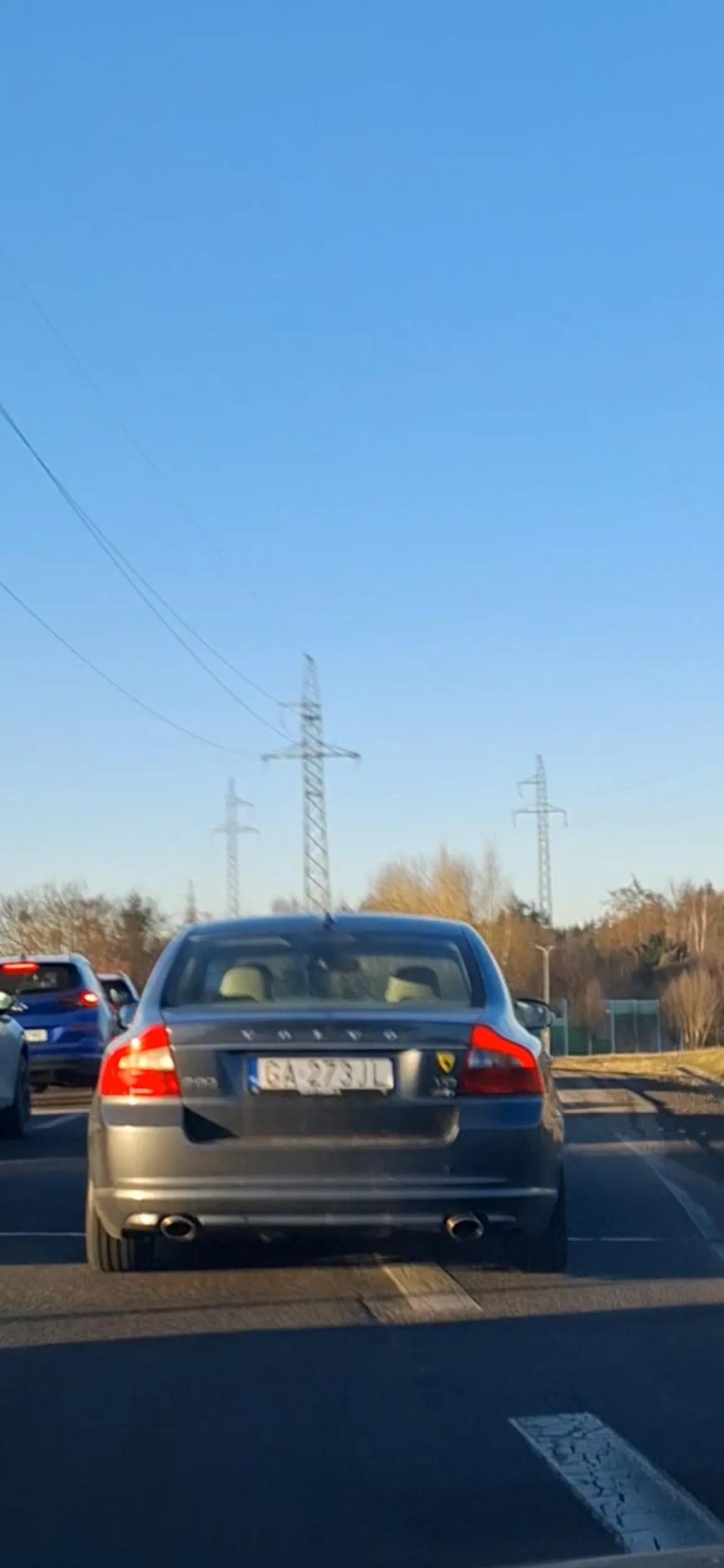 Jezdzi jak wariat zmienia pasy jak szalony bez kierunków jazda bus pasem