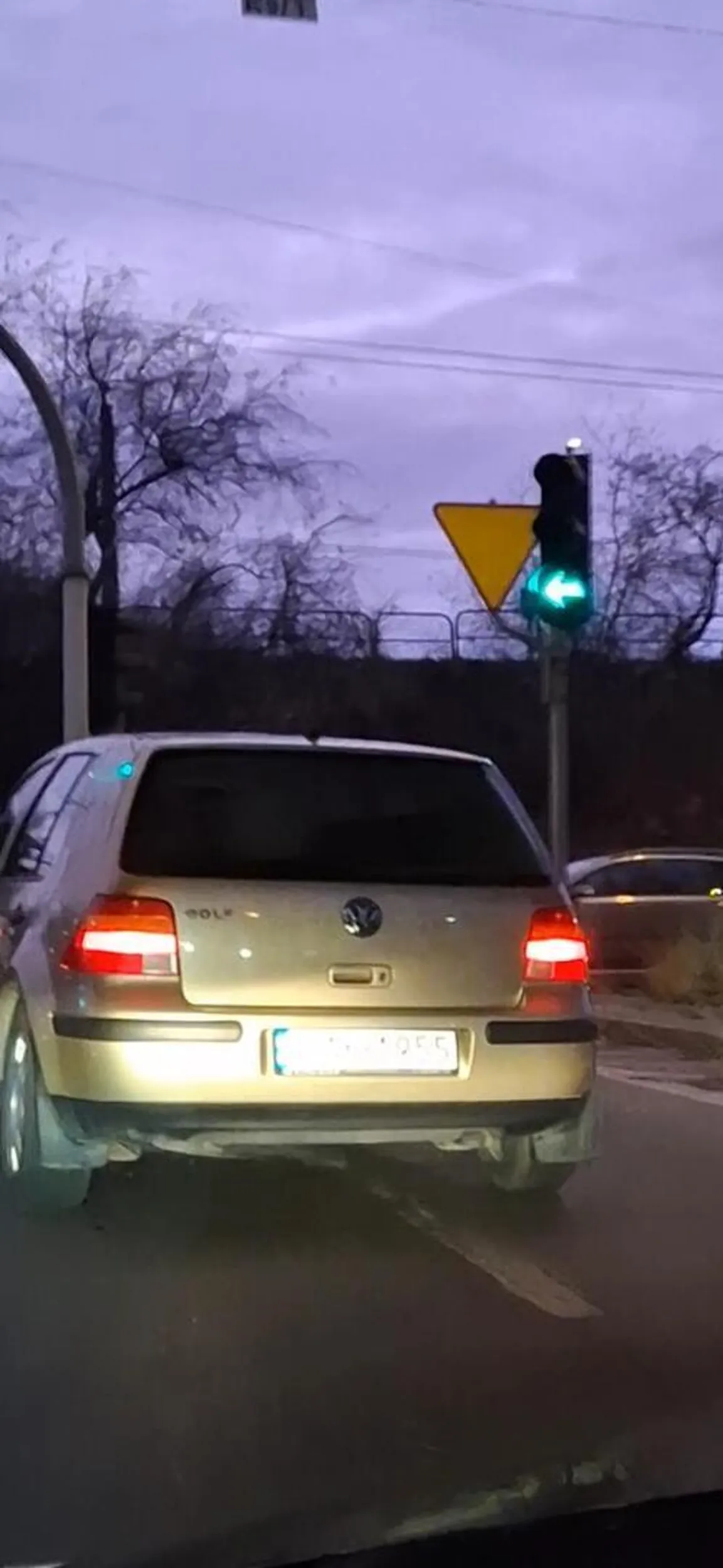 Brak kierónkow wymuszenie pierwszenstwa lamie przepisy jeszce trabi na innych kierowcow