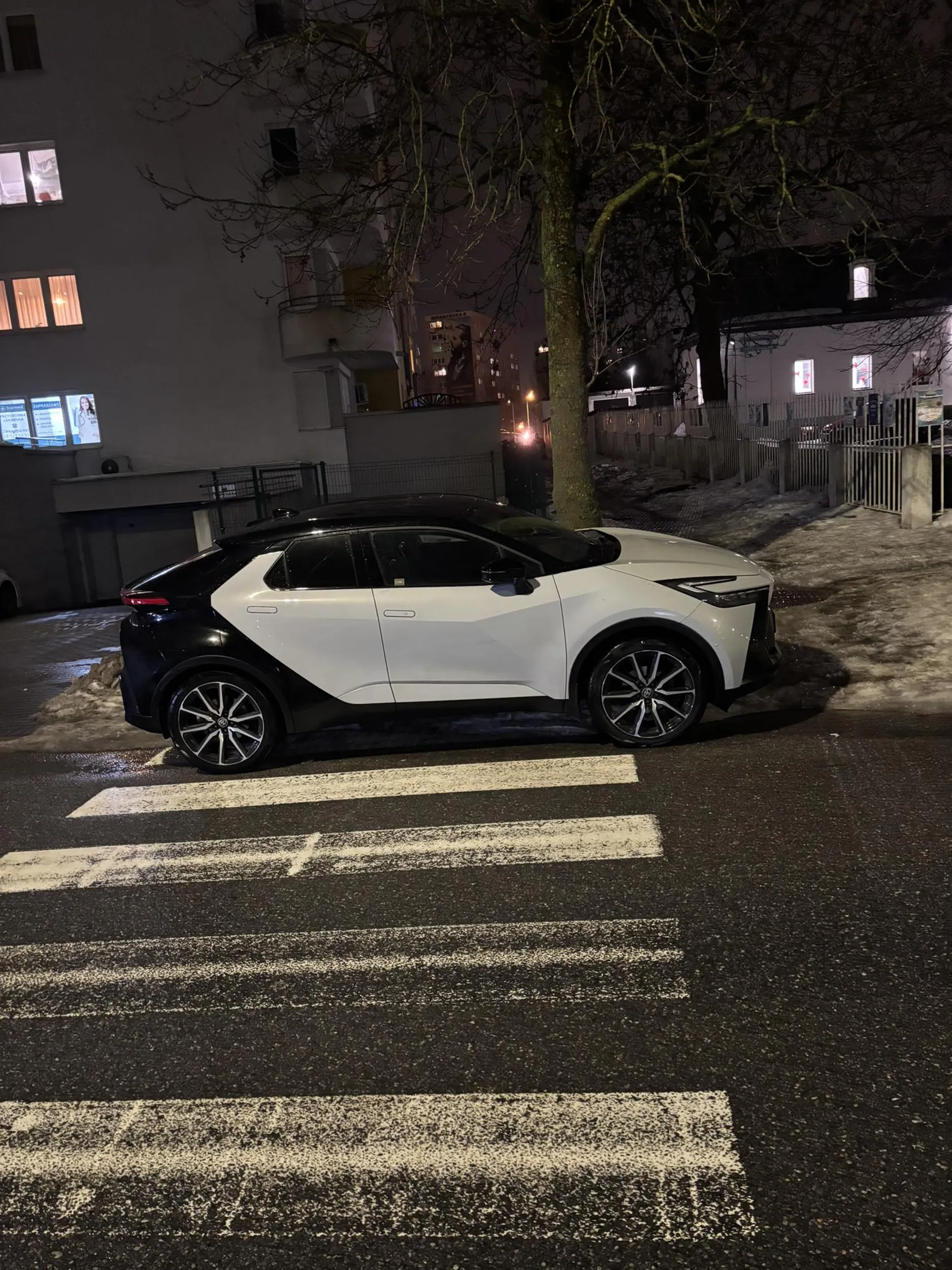 No już perfidniej na pasach sie stanąć chyba nie da panie kierowco