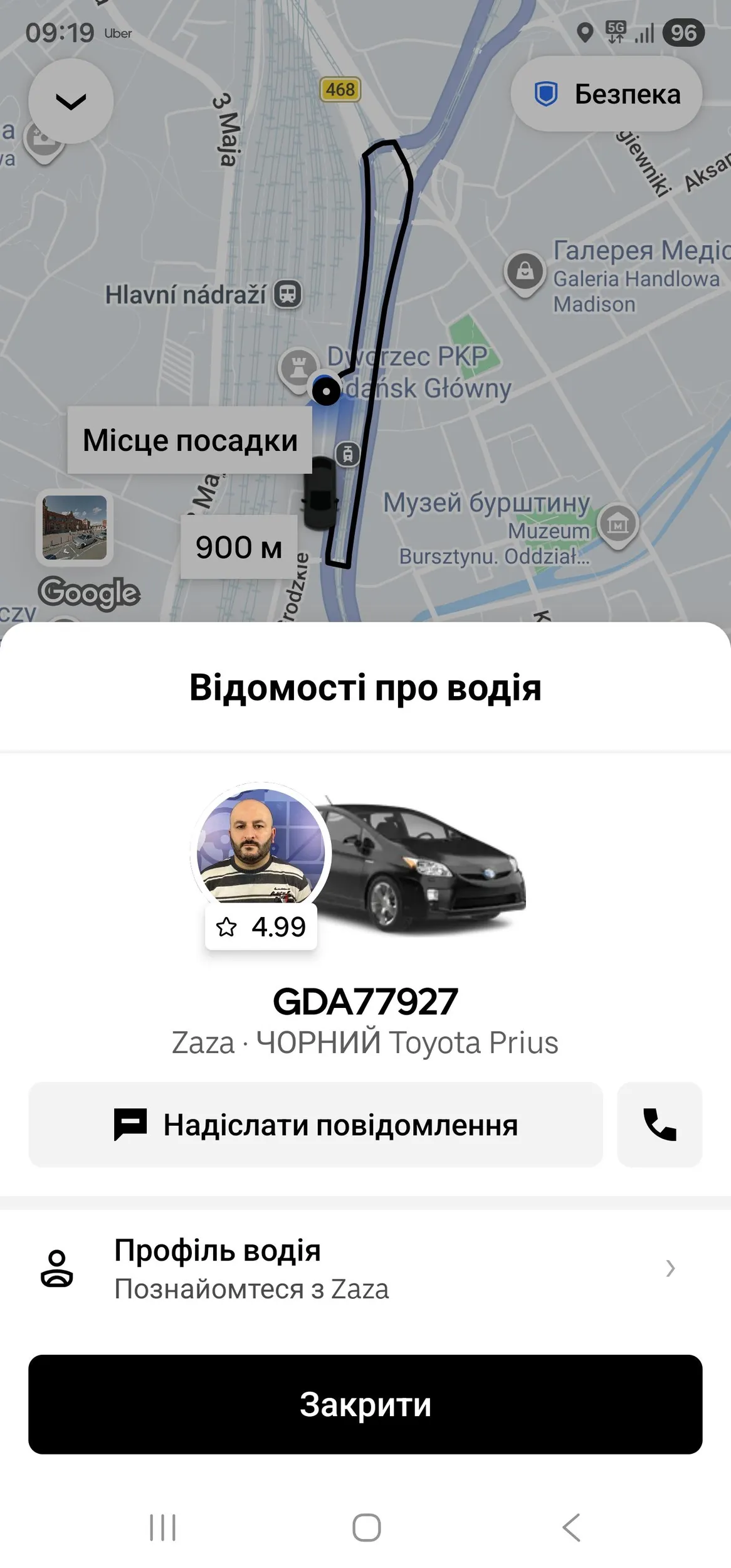 Kierowca Uber. Ma na imię Zaza nie wyjezdza na wyjaz pszez Uber a mówi ze jest na miejscu. Zle się zachowywyje.