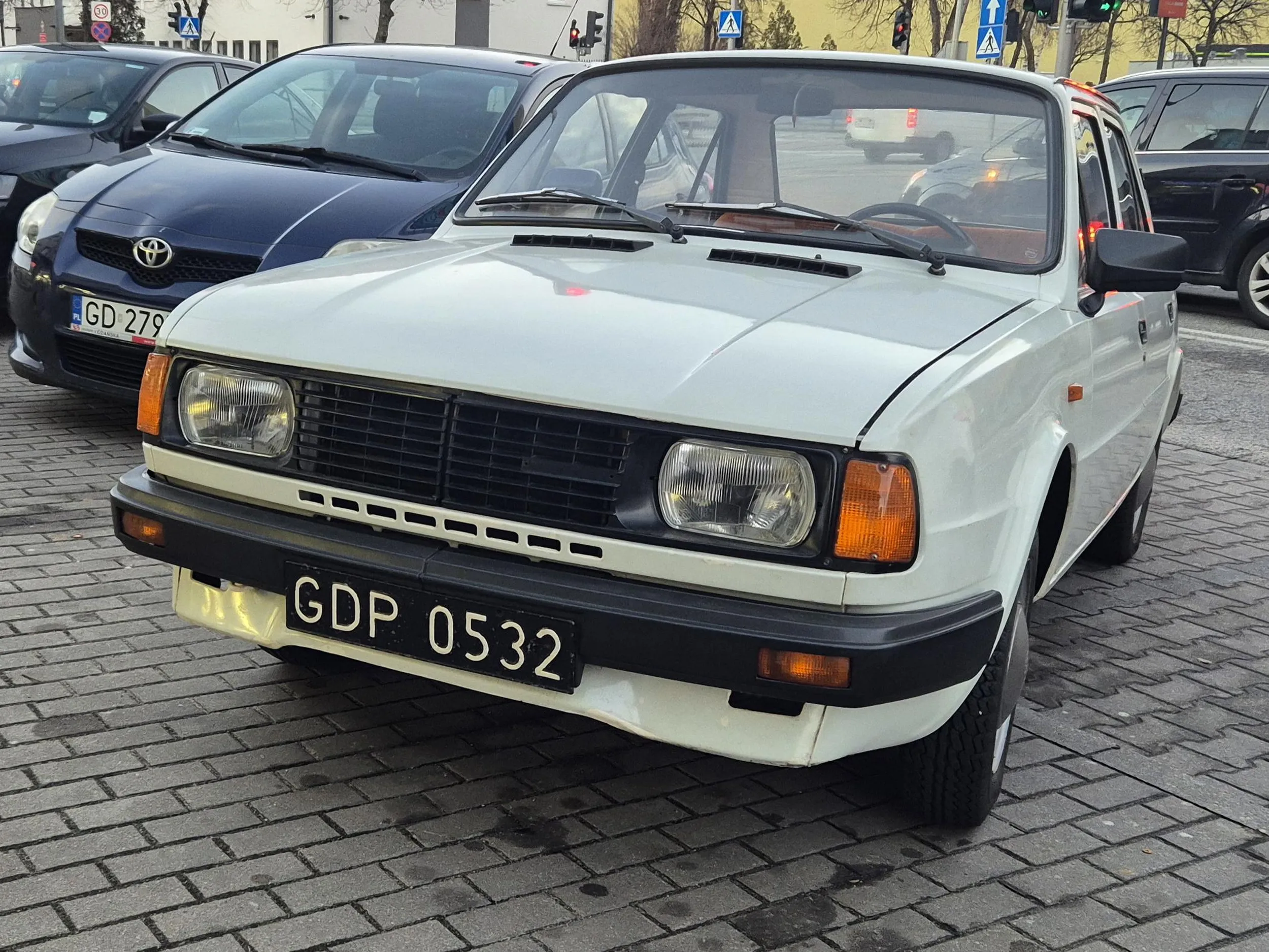 Piękna Skoda na czarnych