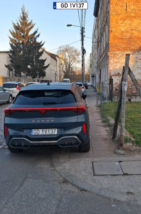 Chodnik to nie ulica ty Cupro jedna