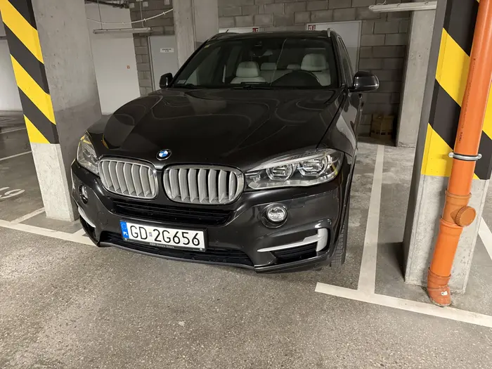 Blokuje prywatne miejsca parkingowe