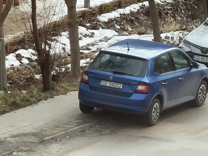 No pięknie zaparkowane na zakazie zatrzymywania się !