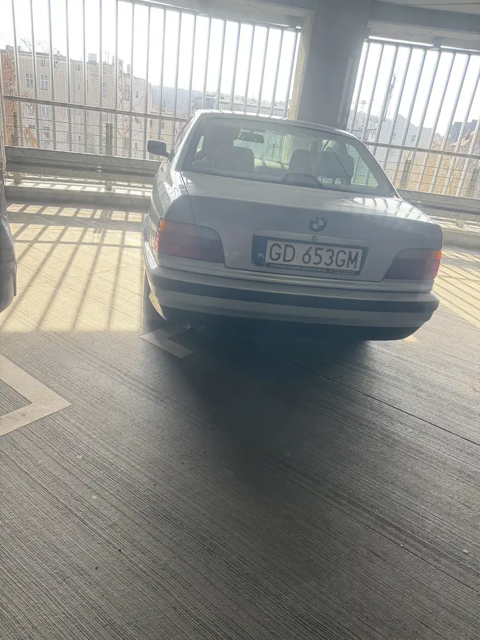 Naucz się tępaku parkować a jak nie widzisz lini to kup sobie okulary