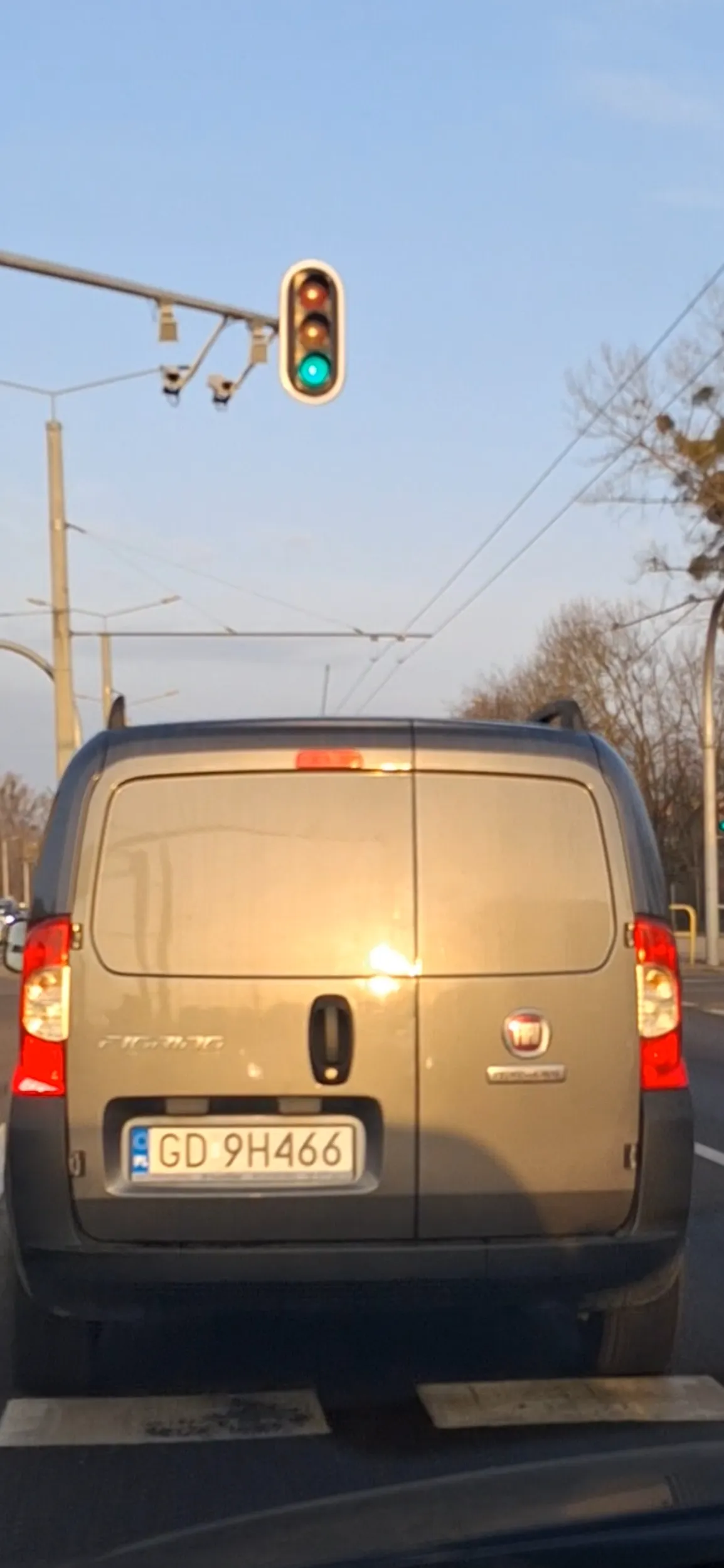 Prawy pas gryzie czy co