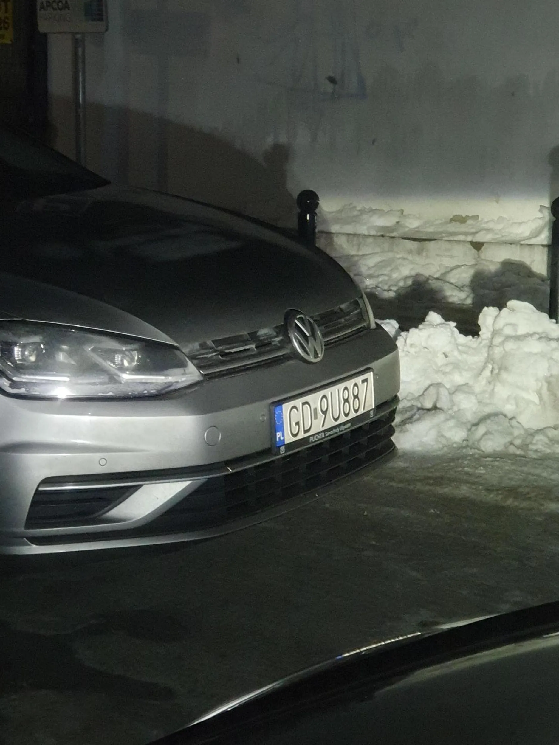 Parking pod zdrofit czy aldi jest tak skonstruowany, aby można na około jechać i wyjechać. Nie blokuj leszczu parkingu, bo ciśnienie w oponach można stracić przypadkiem.