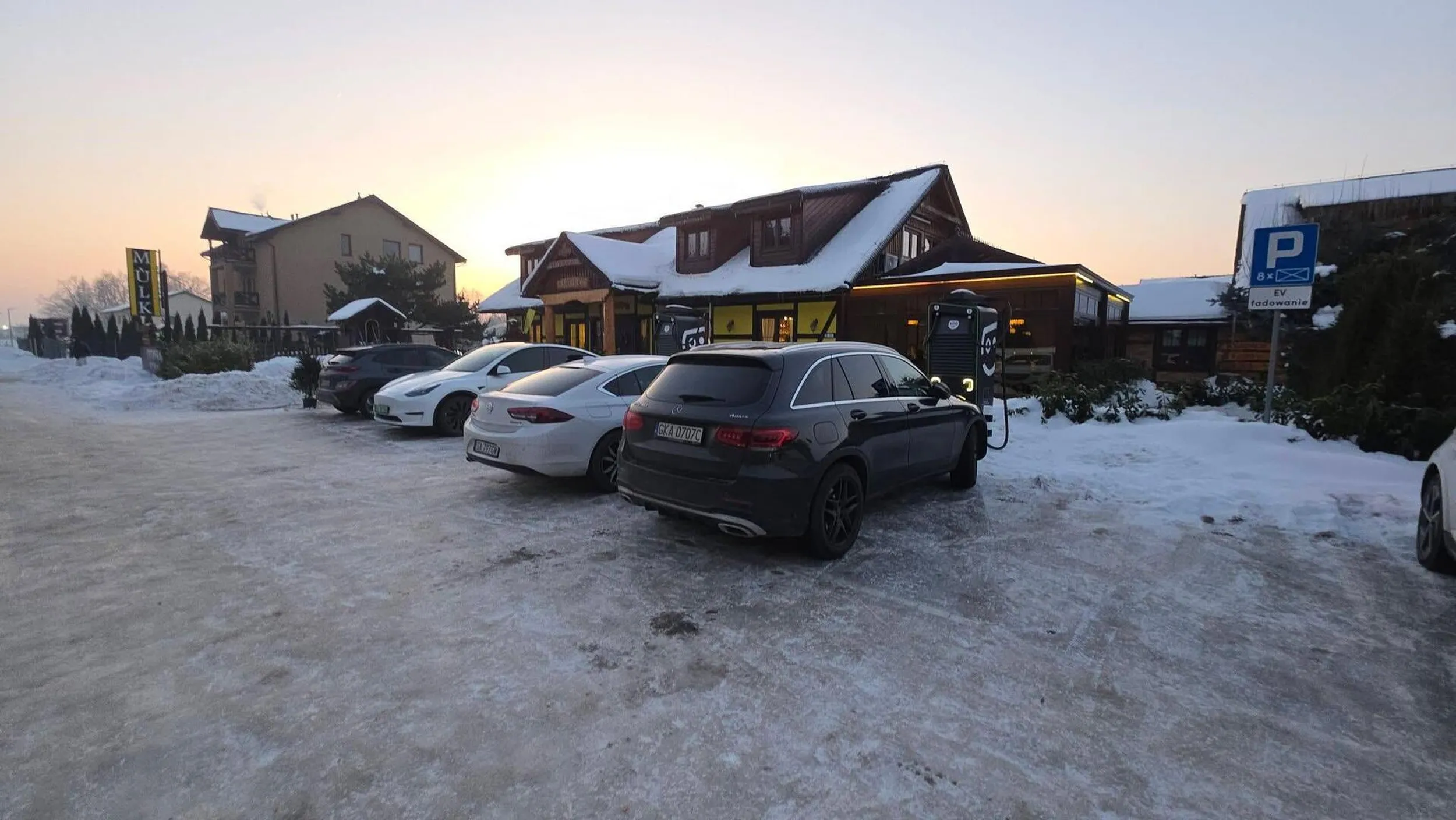 Na stacji paliwowej też zastawiasz dystrybutor i idziesz na spacer? Pomysl